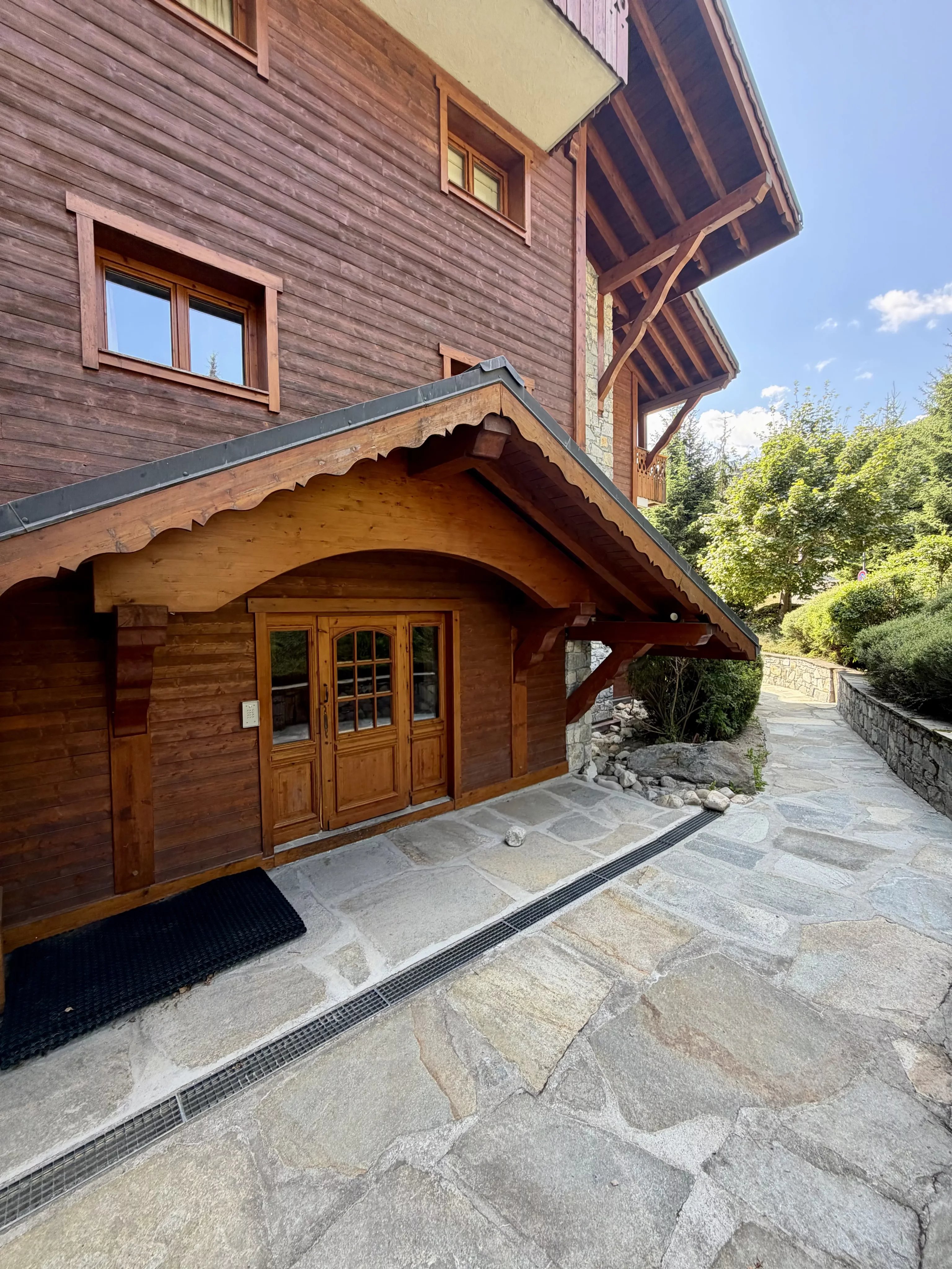 LES ALLUES (73550) – T3 AVEC TERRASSE, PARKING COUVERT, CAVE ET CASIER À SKIS — photo 10
