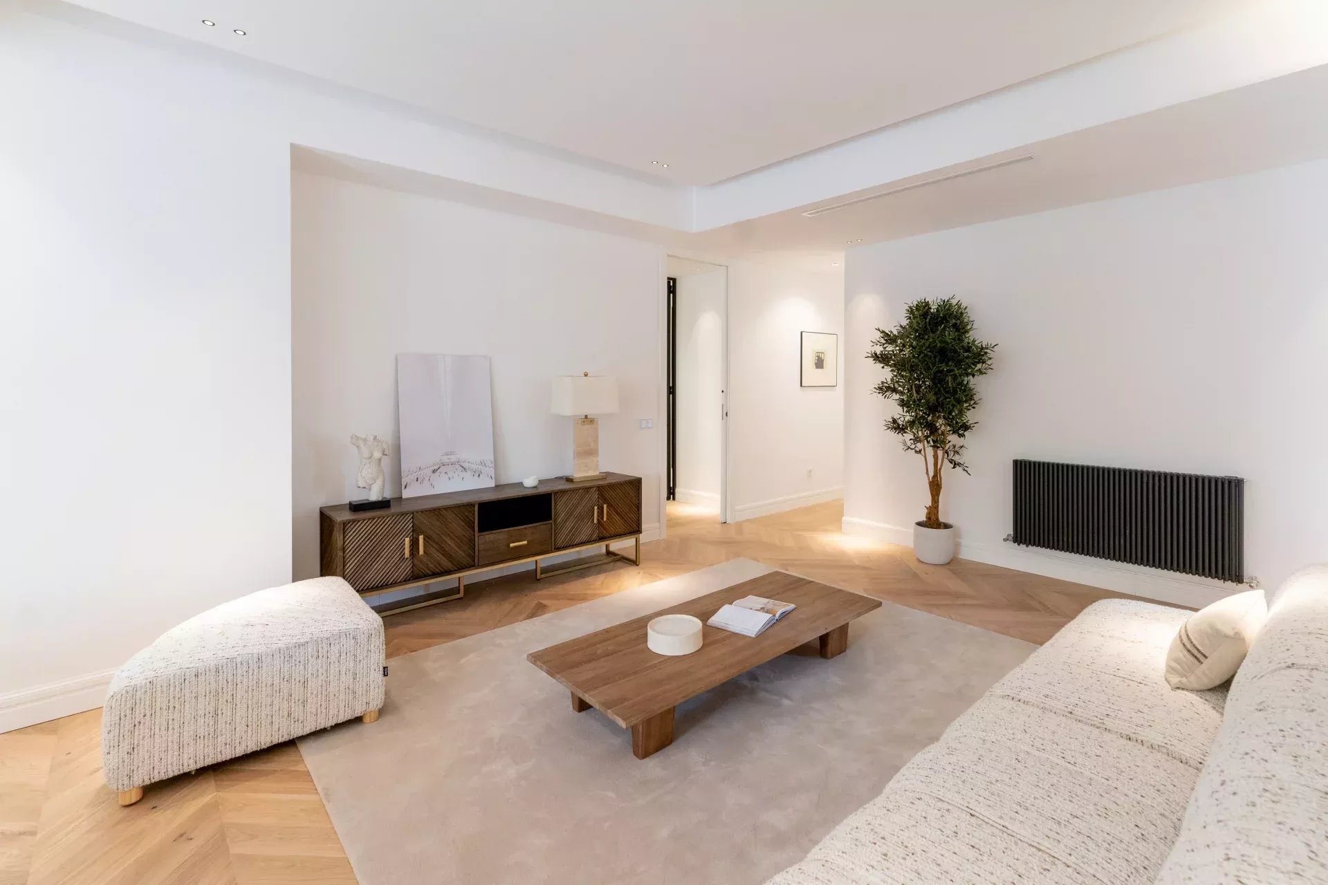 Brand New Exclusive Luxury Property on the Golden Mile - picture 20