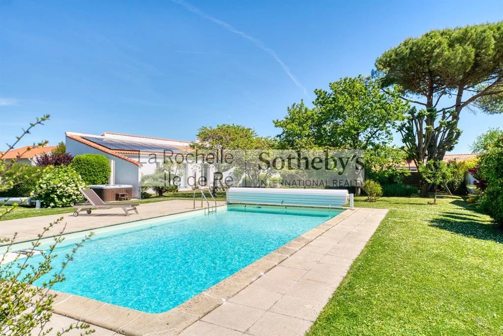 Villa d’architecte au cœur d’un écrin de verdure à Dompierre-sur