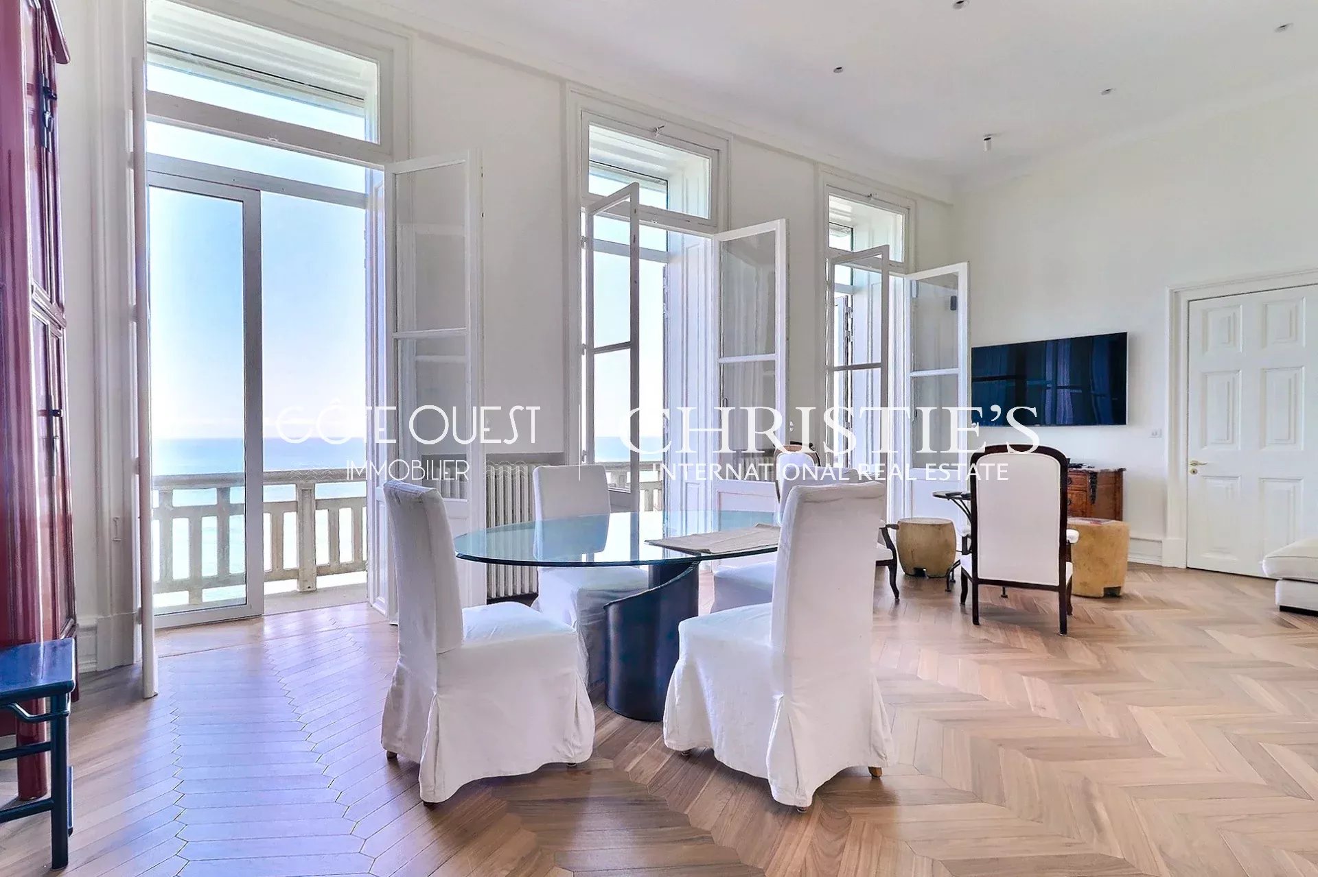 For sale Biarritz Côte des Basques - A luxurious apartment commanding an ocean view