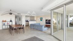 SOLE AGENT : Superb 4-room apartment with panoramic sea view — photo 6 of 7