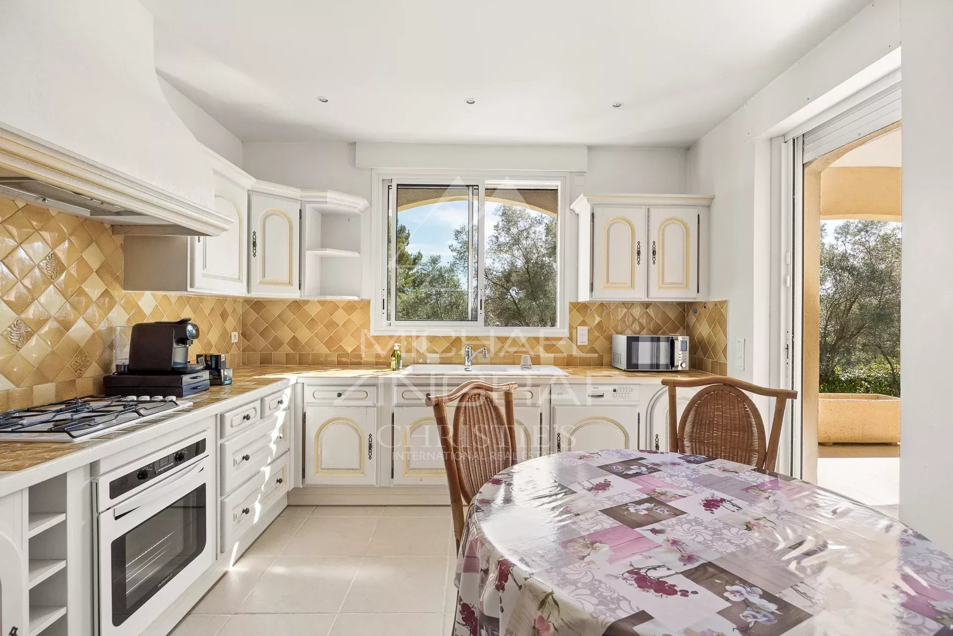 4 Bedroom Villa/Townhouse's Image 3
