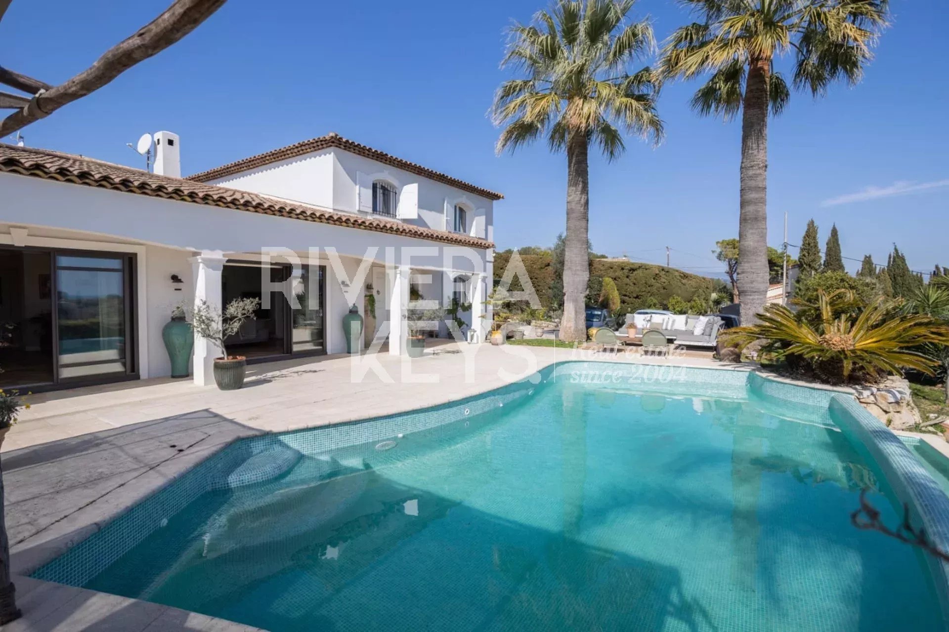 ANTIBES - Constance : Villa d’exception avec vue panoramique