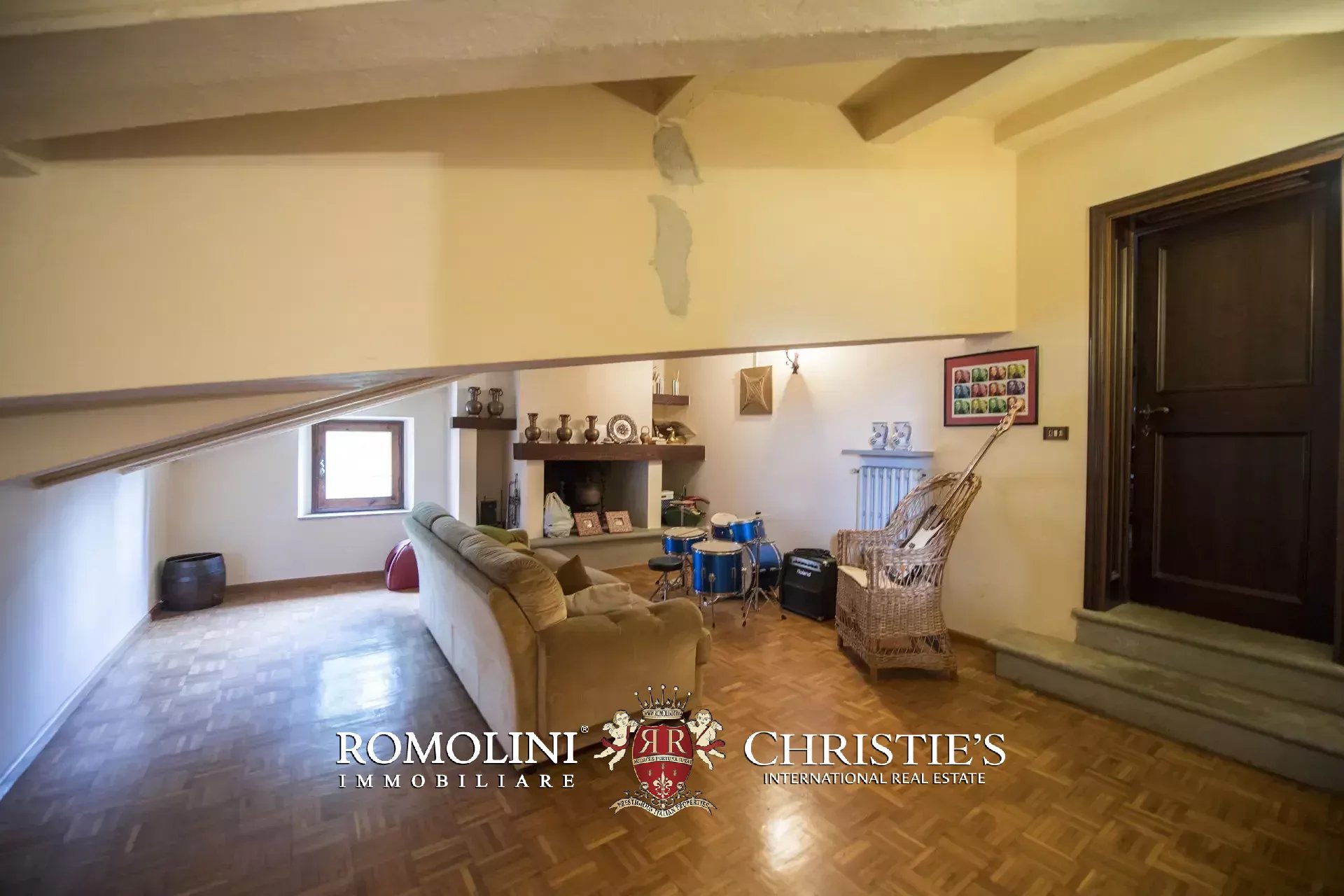 6 Bedroom Villa/Townhouse's Image 47