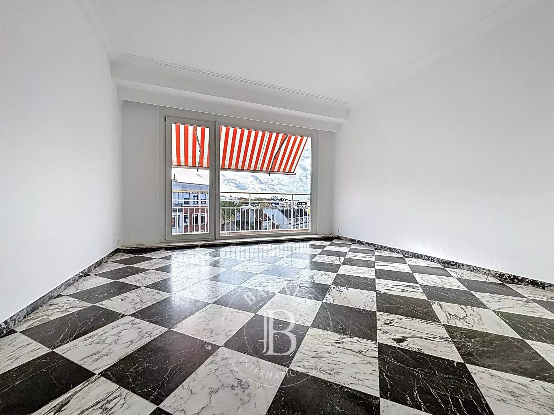 Ixelles- Penthouse 149m2 3 bedrooms- terrace-Parking