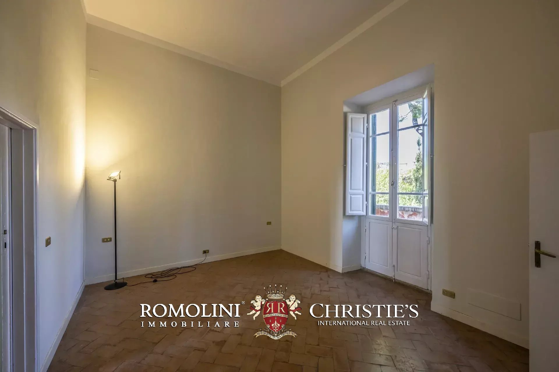 8 Bedroom Villa/Townhouse's Image 44