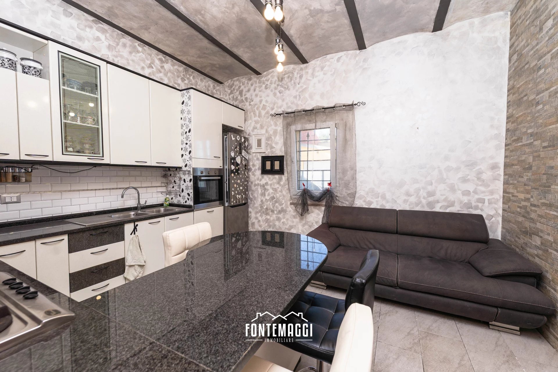 FANO (PU) CARRARA - PORZIONE DI CASA CON SCOPERTO