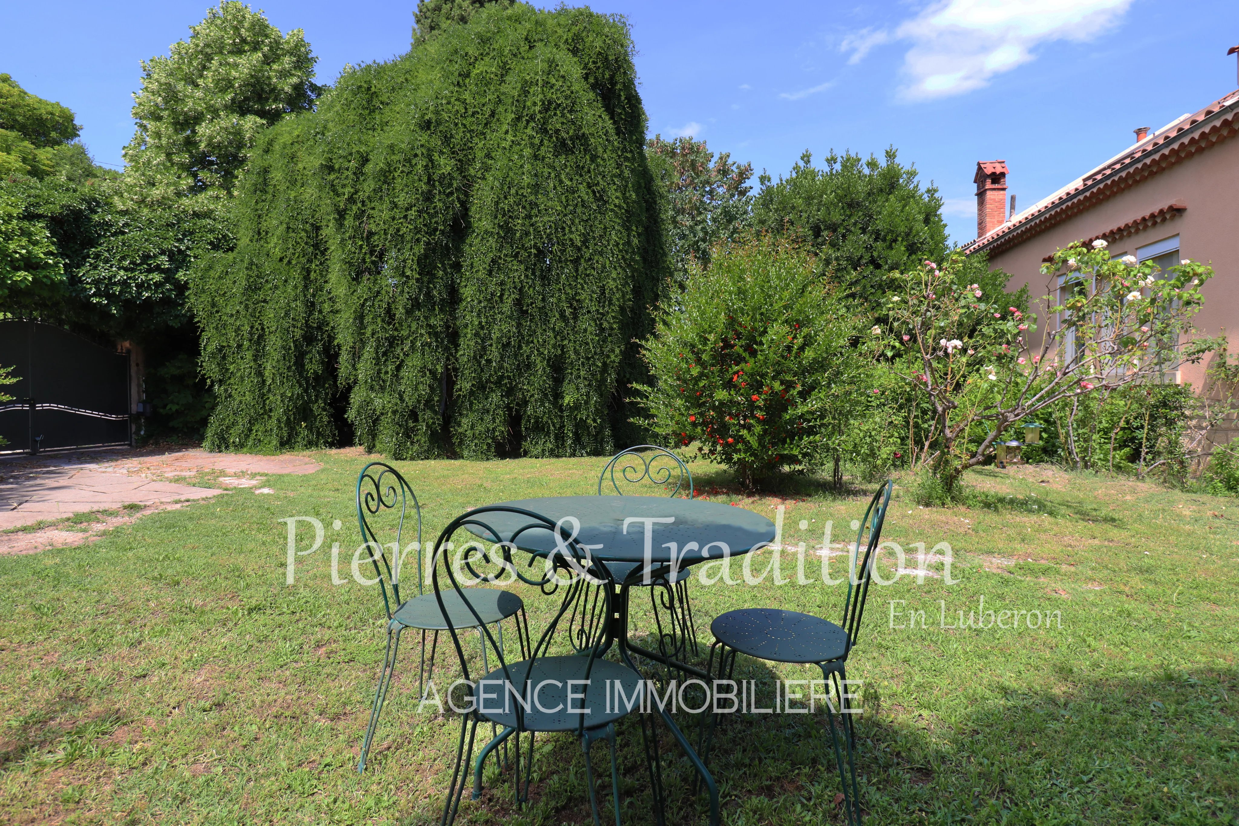 Exclusive! Beautiful Aptésienne property with garden and view