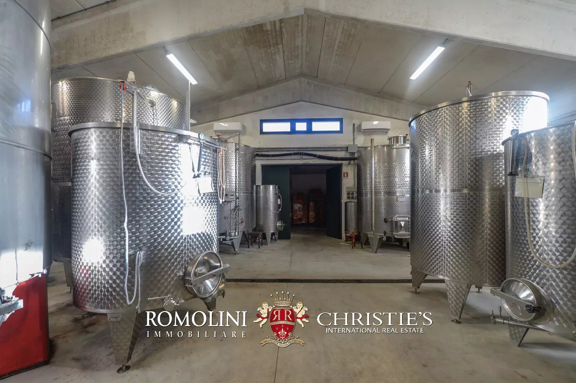 6 Bedroom Vineyard's Image 15