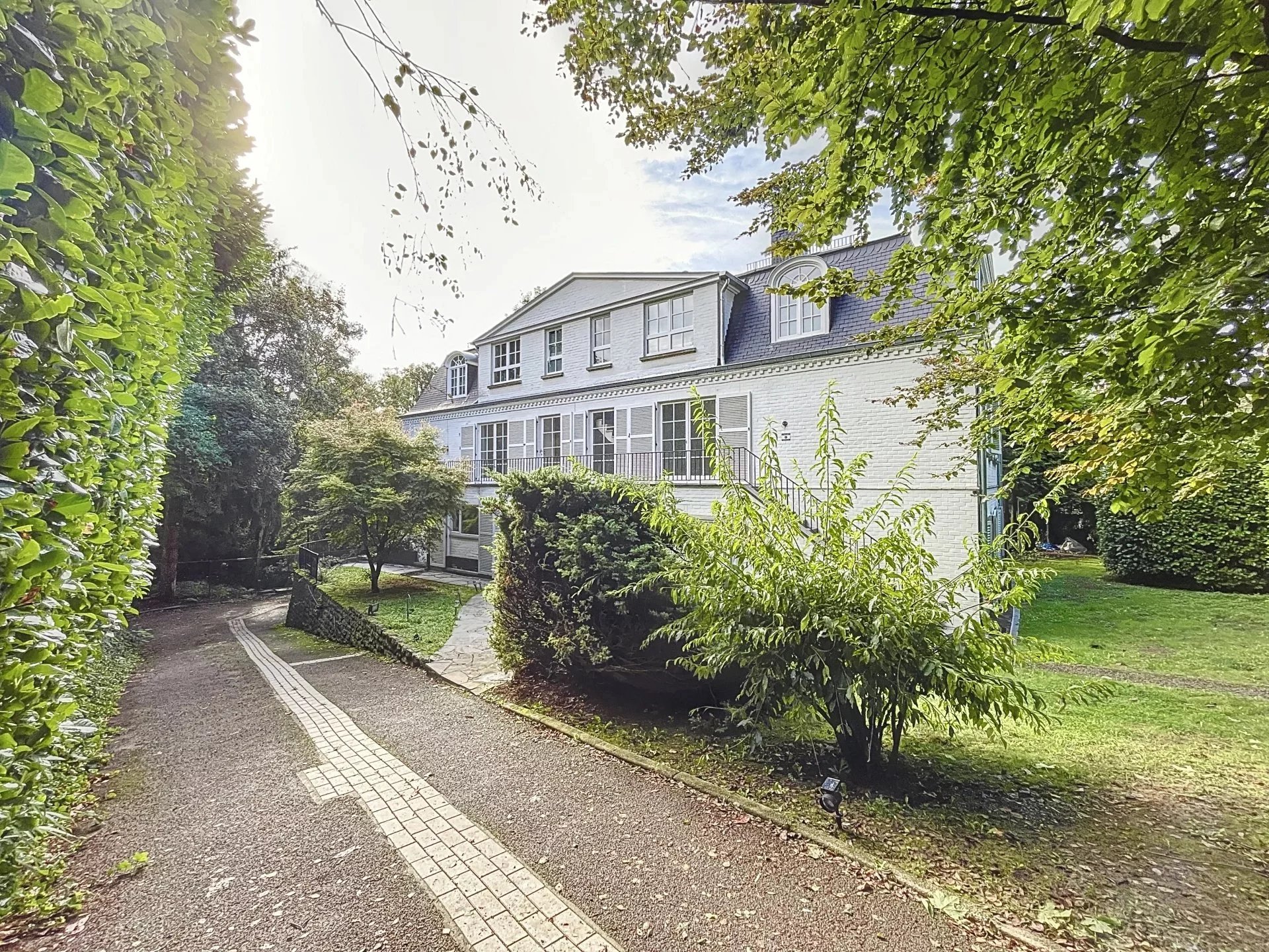 Uccle - Bright 3-bedroom apartment with terrace in a quiet, green setting