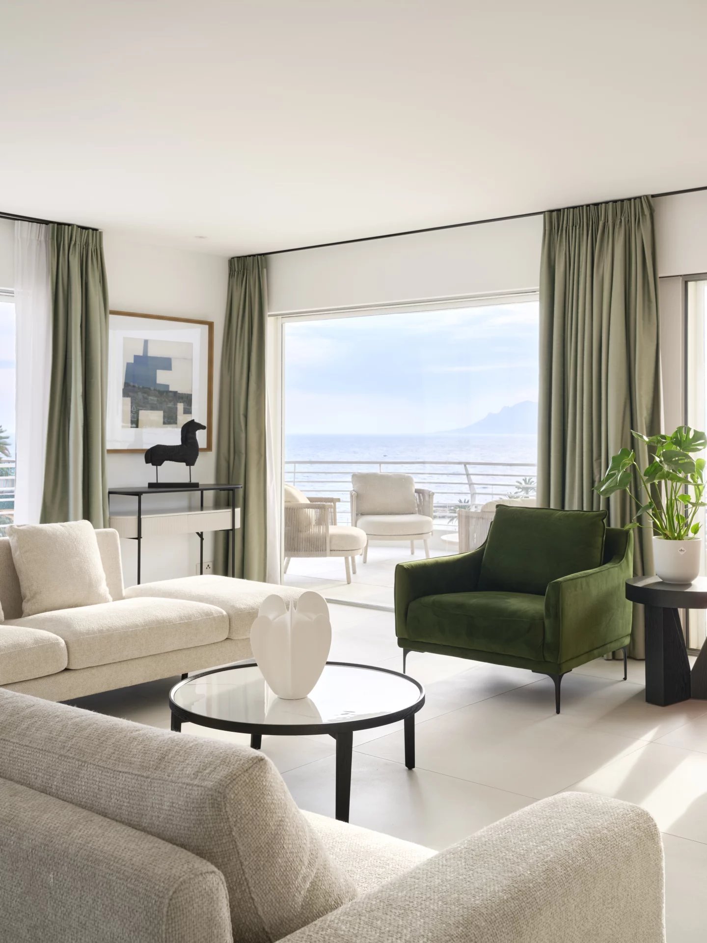  Image of Apartment - 3 Bedrooms for Sale in Alpes-Maritimes-Cannes-France, Image 12