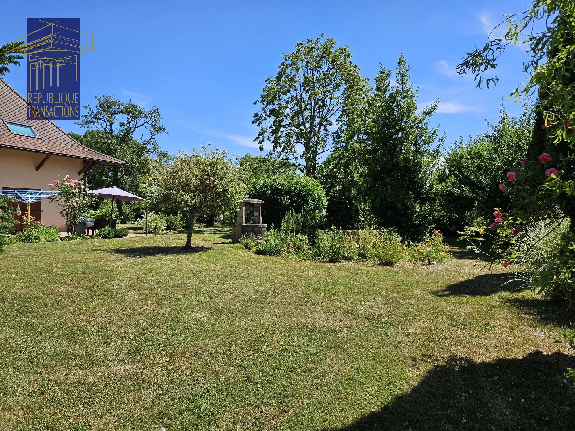 Jolie maison bressanne rénovée avec dépendances et terrain d'environ 5 840 m² clos, arboré et paysagé — photo 3