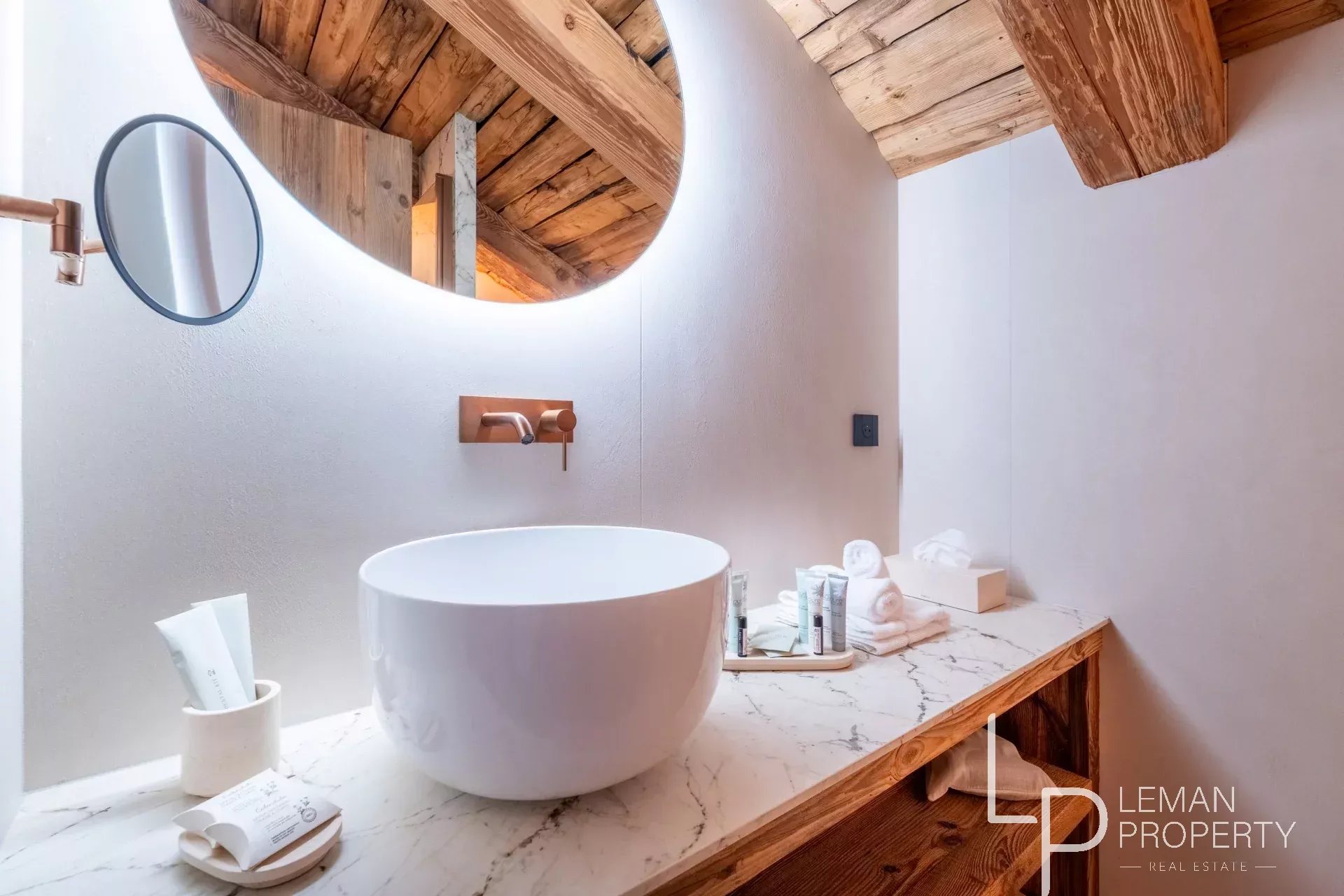 chalet de 680 m2 comprenant 0 pièces