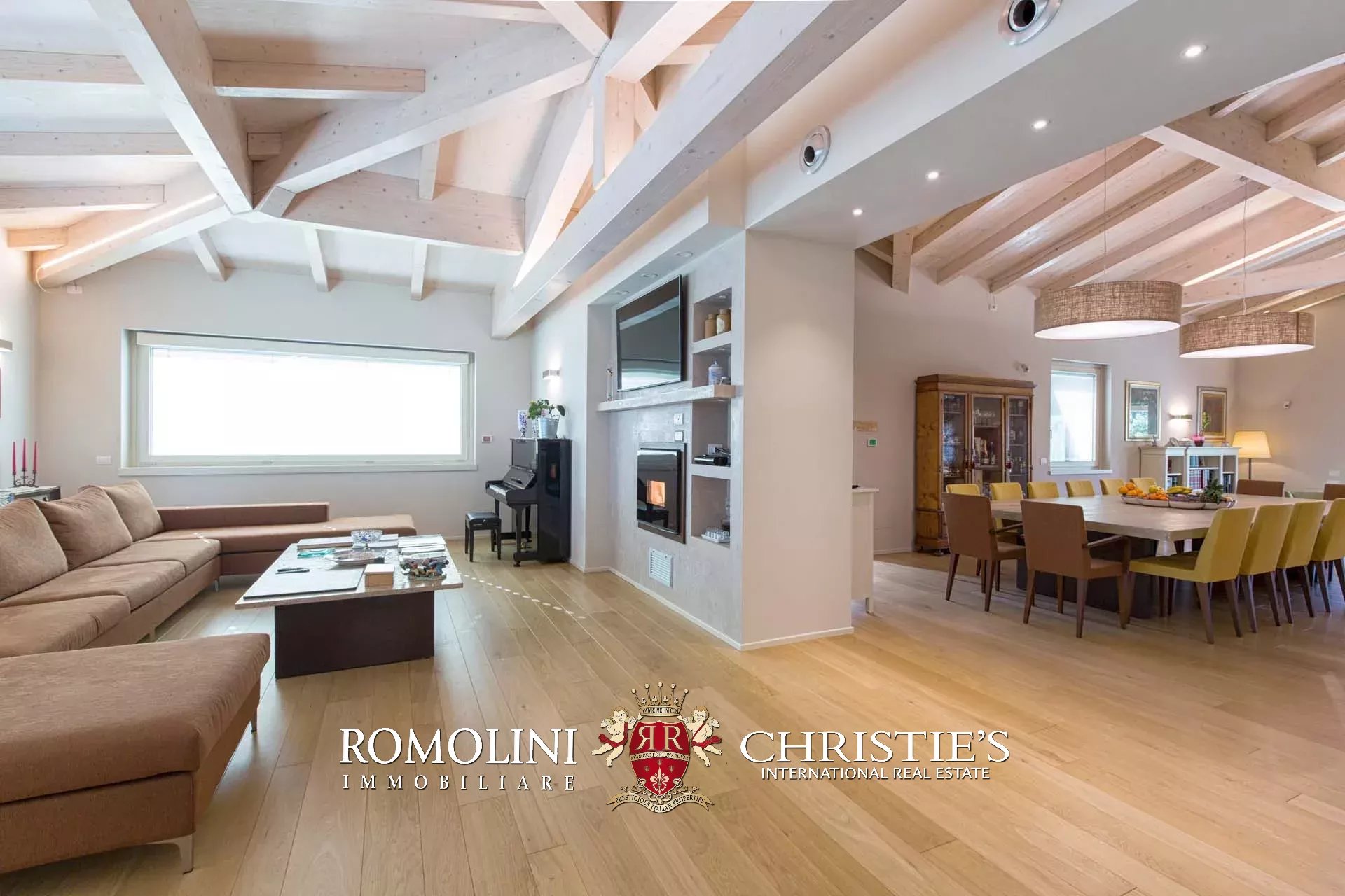 7 Bedroom Villa/Townhouse's Image 38