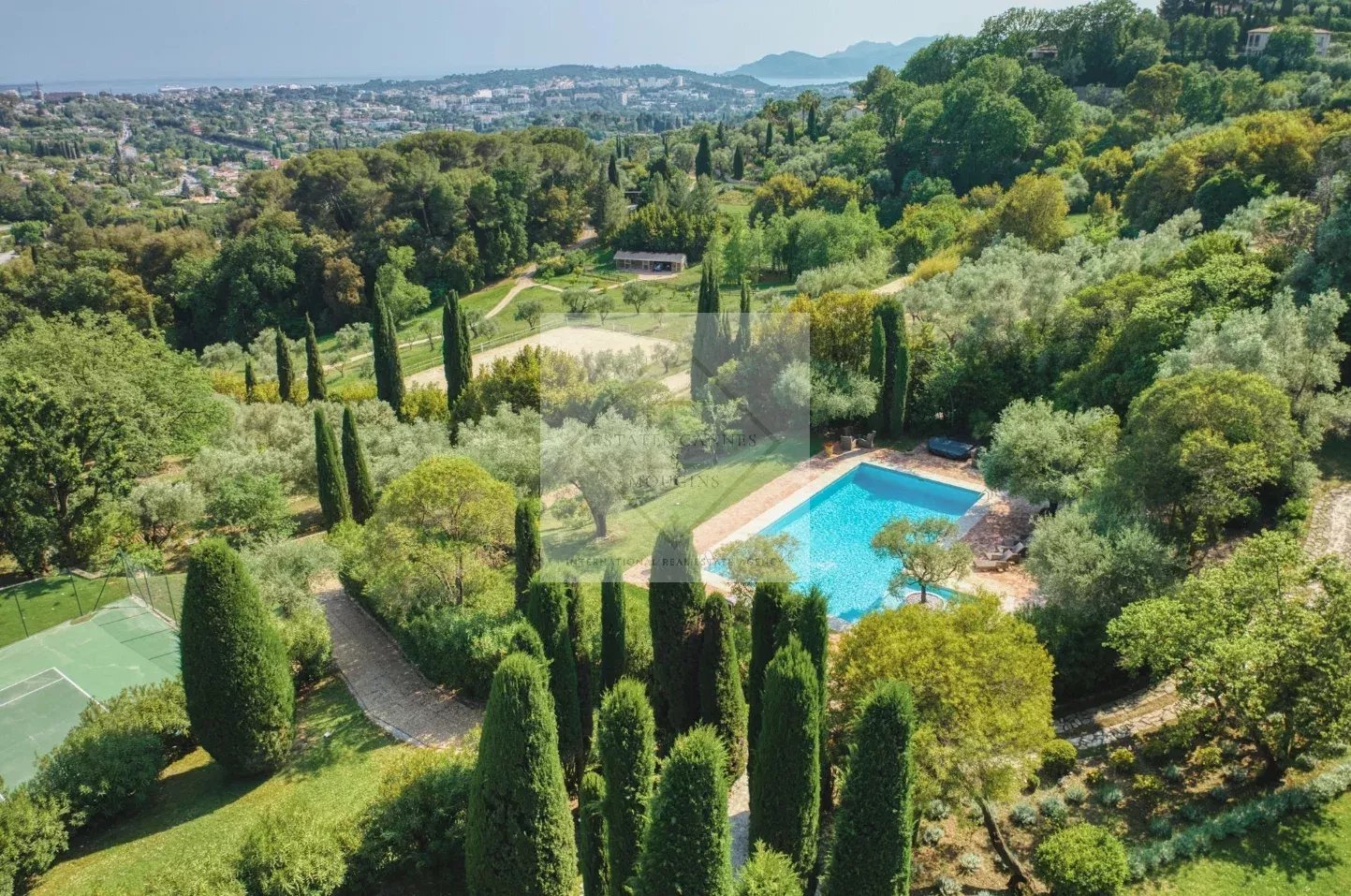 Villa Provençale avec piscine et court de tennis, à pied du village de Mougins — photo 30