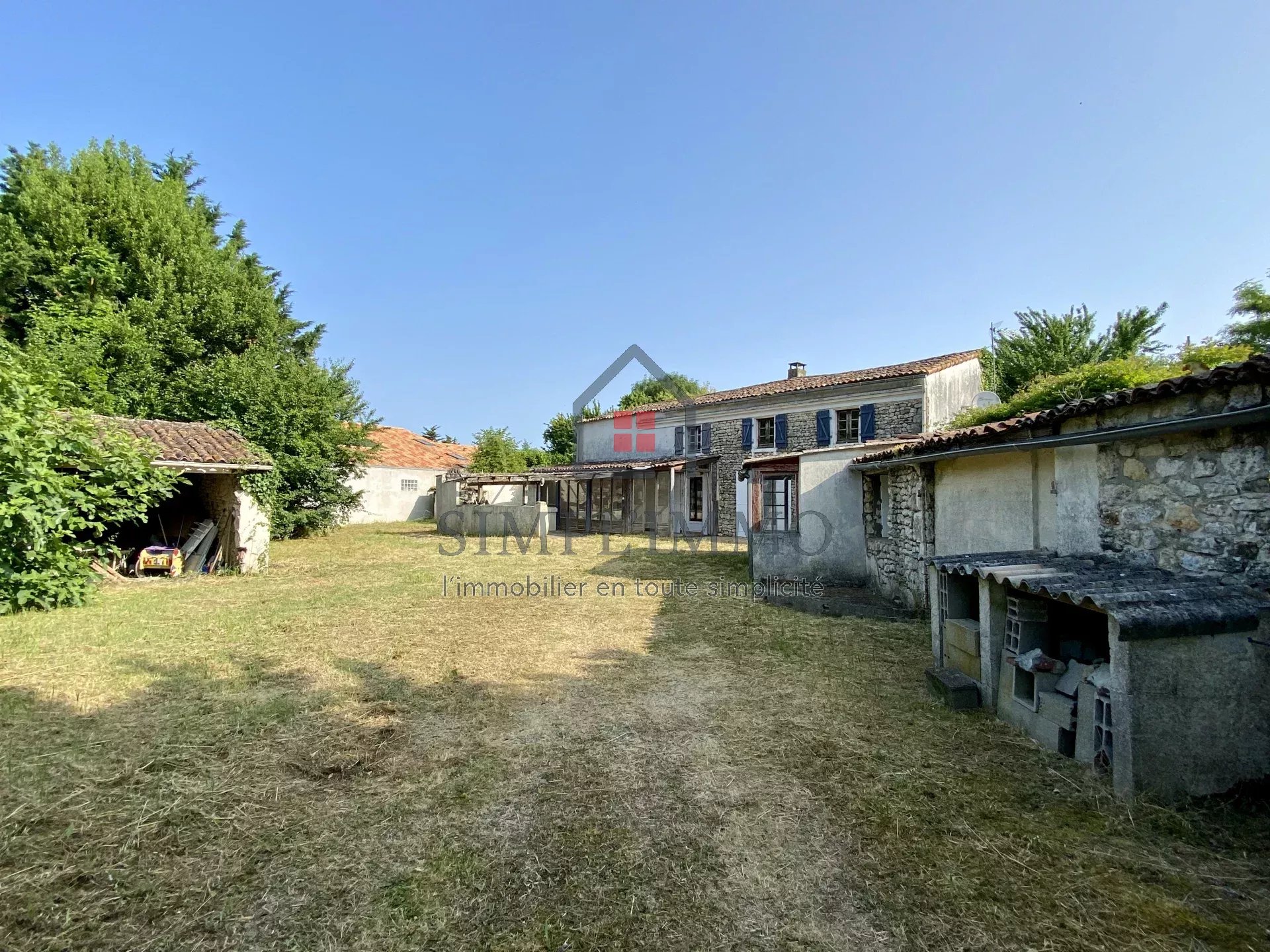 Ensemble immobilier 187 m² 1 800 m² de terrain
