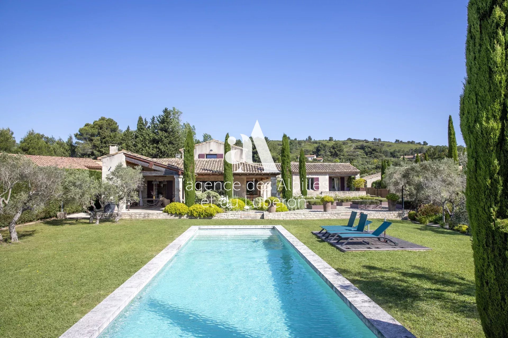 PARADOU - CONTEMPORARY FARMHOUSE NEAR THE VILLAGE CENTER