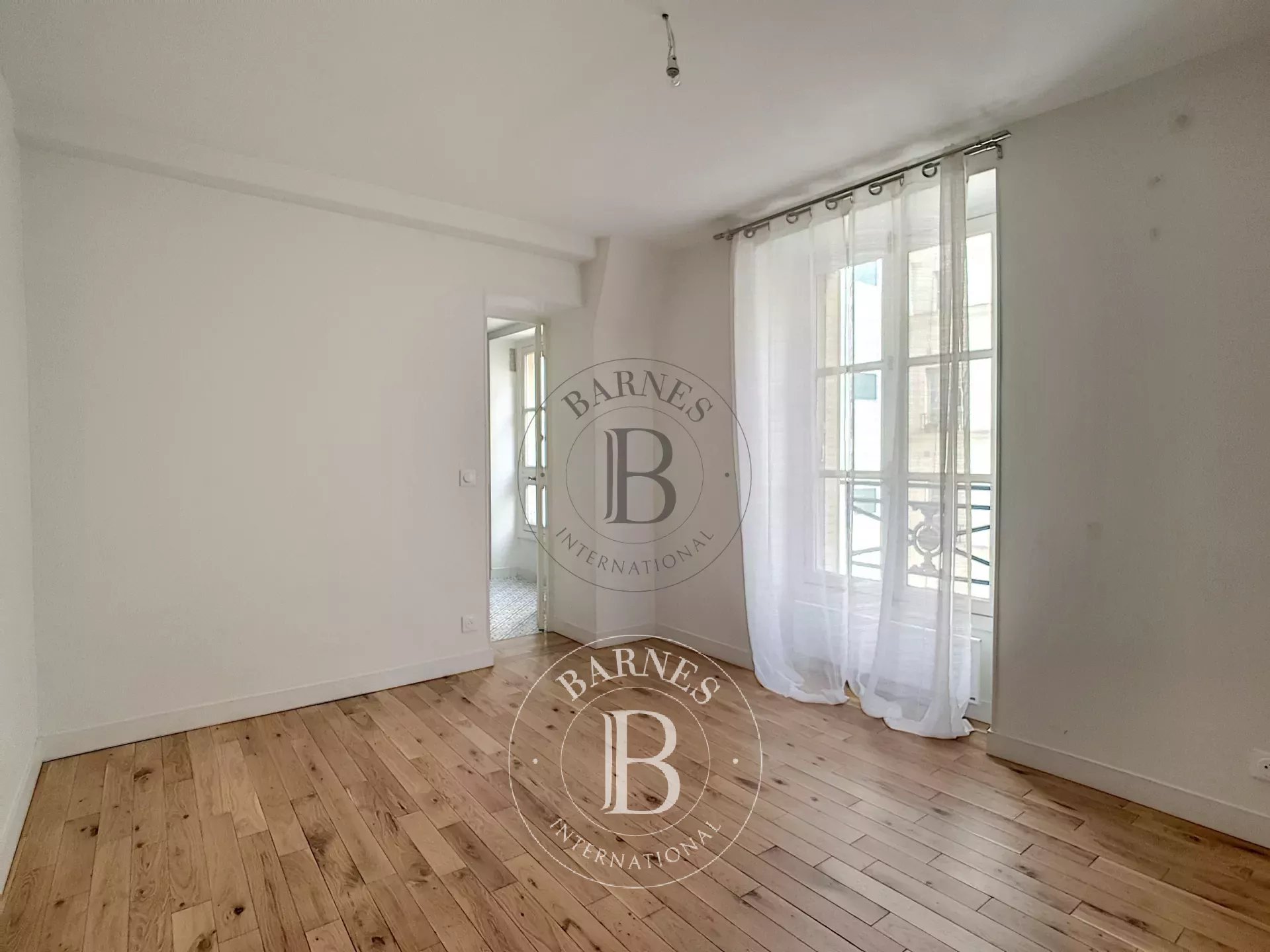 Daire Paris 8ème - picture 10