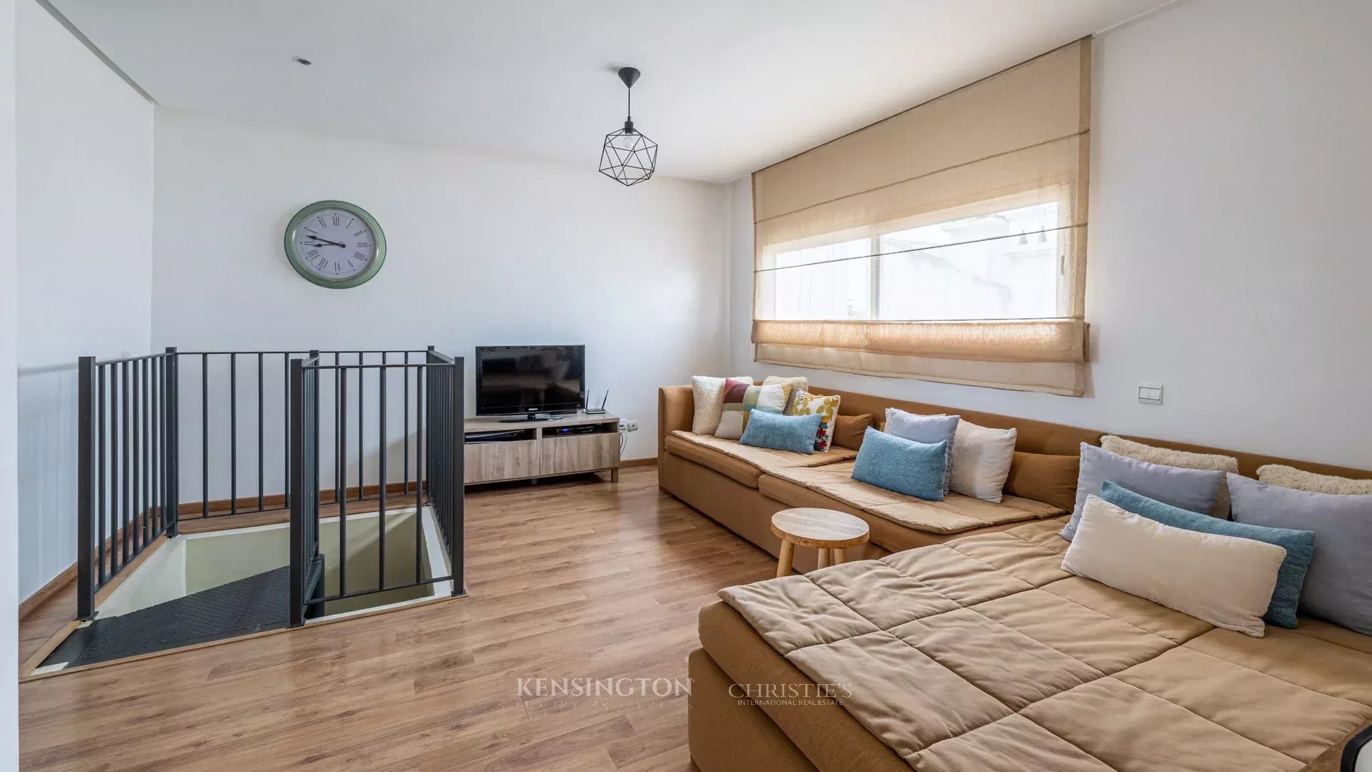5 Bedroom Villa/Townhouse's Image 9