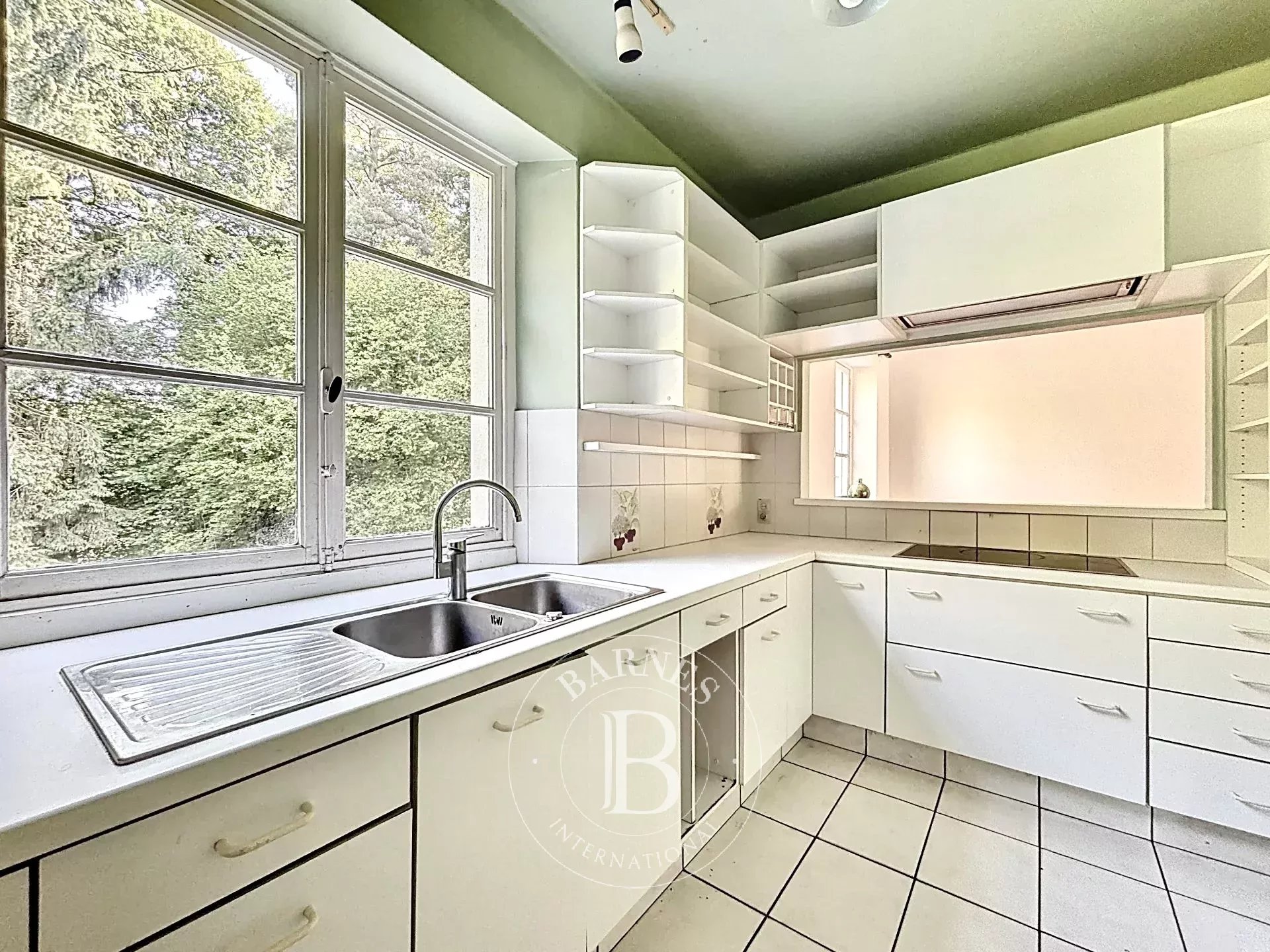 Uccle - House to renovate - Beautiful land of 55 ares