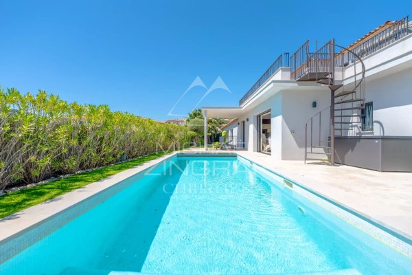 Luxury villa with high-end amenities and wellness areas — photo 2