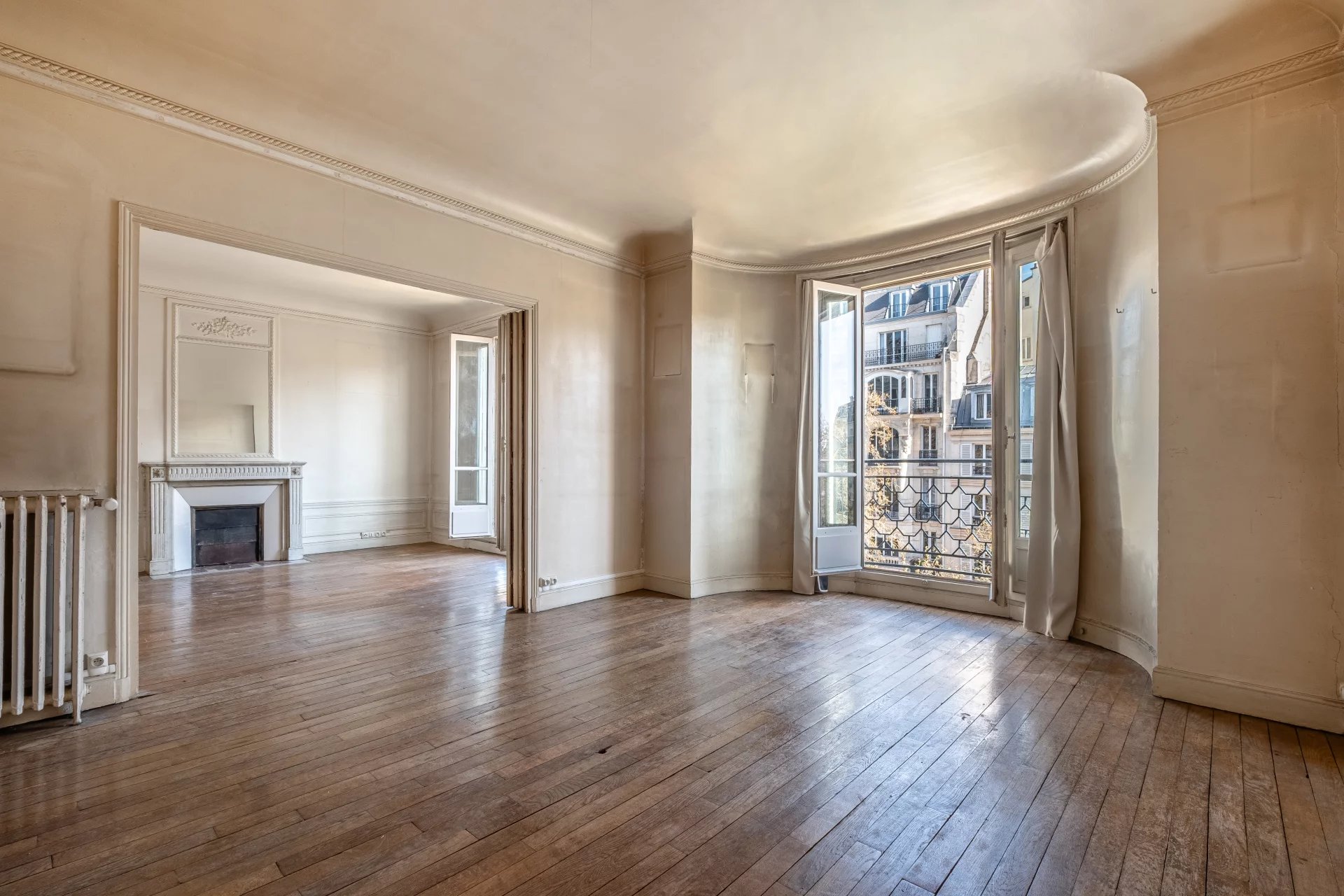 Paris 7th – Cler / Motte-Picquet – Upper Floor – 3 Bedrooms - picture 2