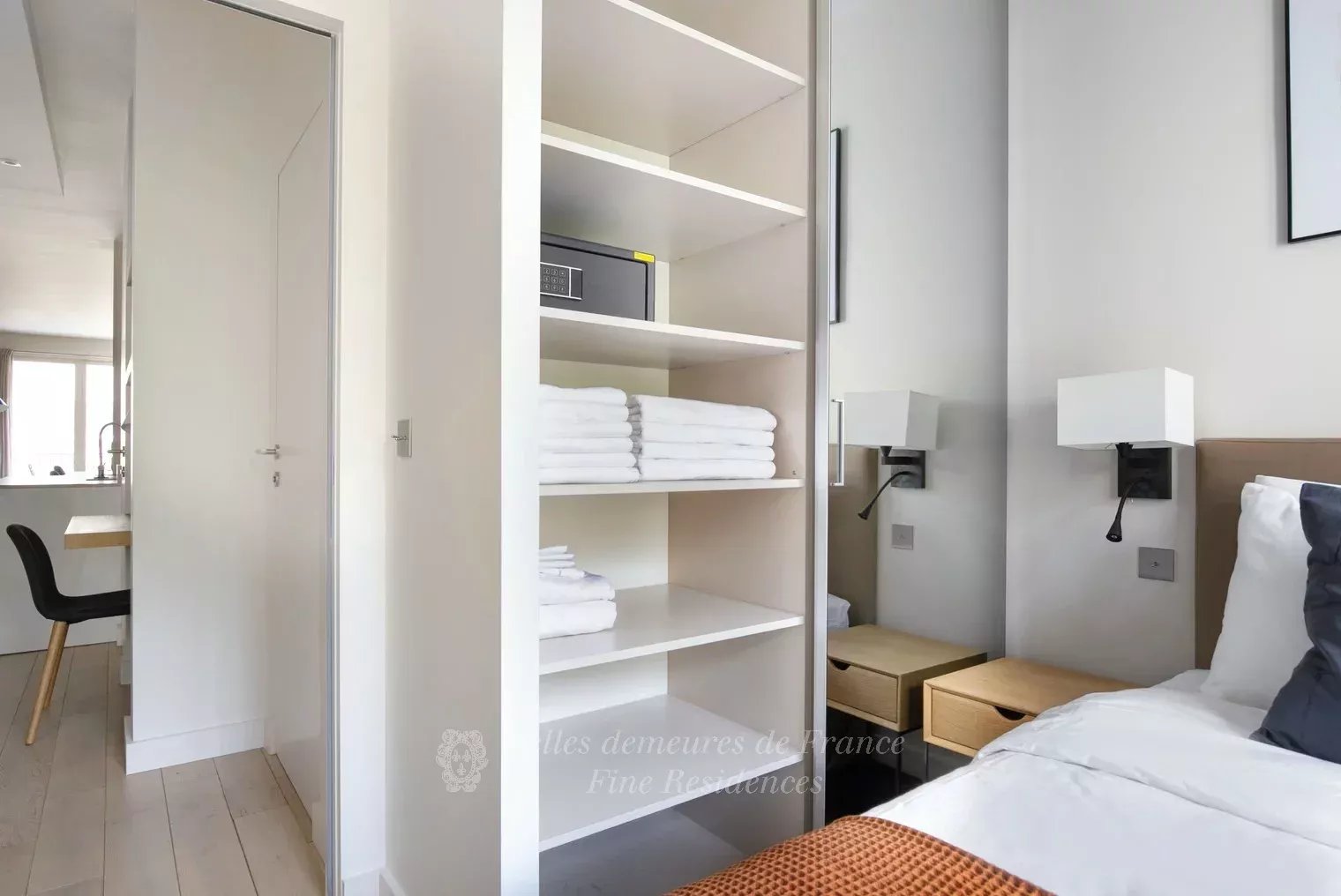 Sale Apartment Paris 8th