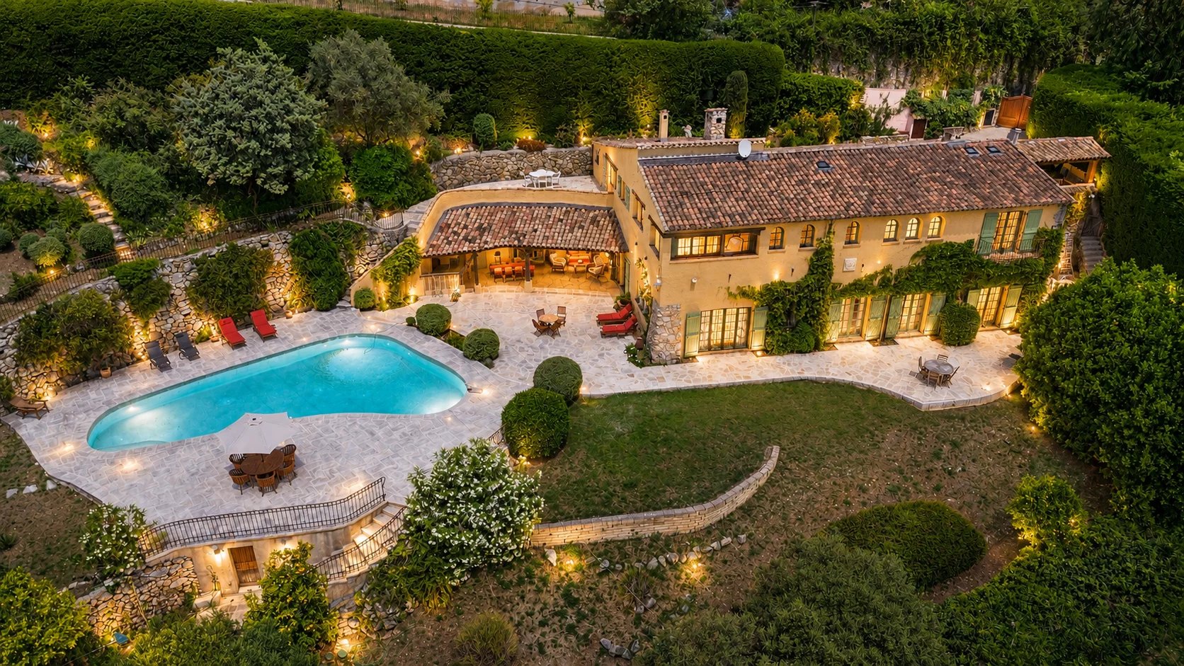 Image of Villa - 6 Bedrooms for Sale in Alpes-Maritimes-Vence-France, Image 2