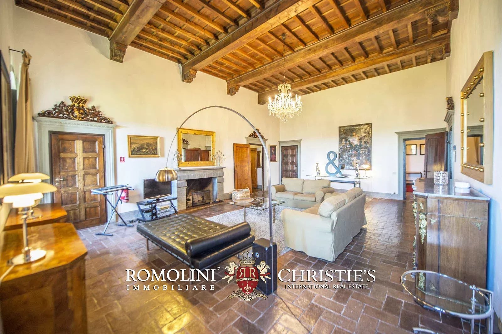 LUXURY HISTORICAL VILLA FOR SALE IN RADDA IN CHIANTI, TUSCANY