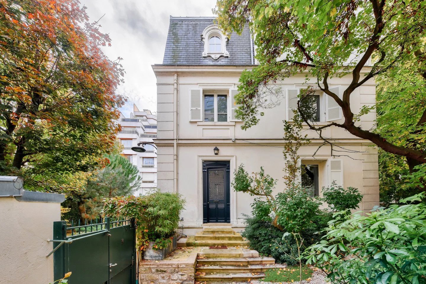 Top floor duplex with glass roof