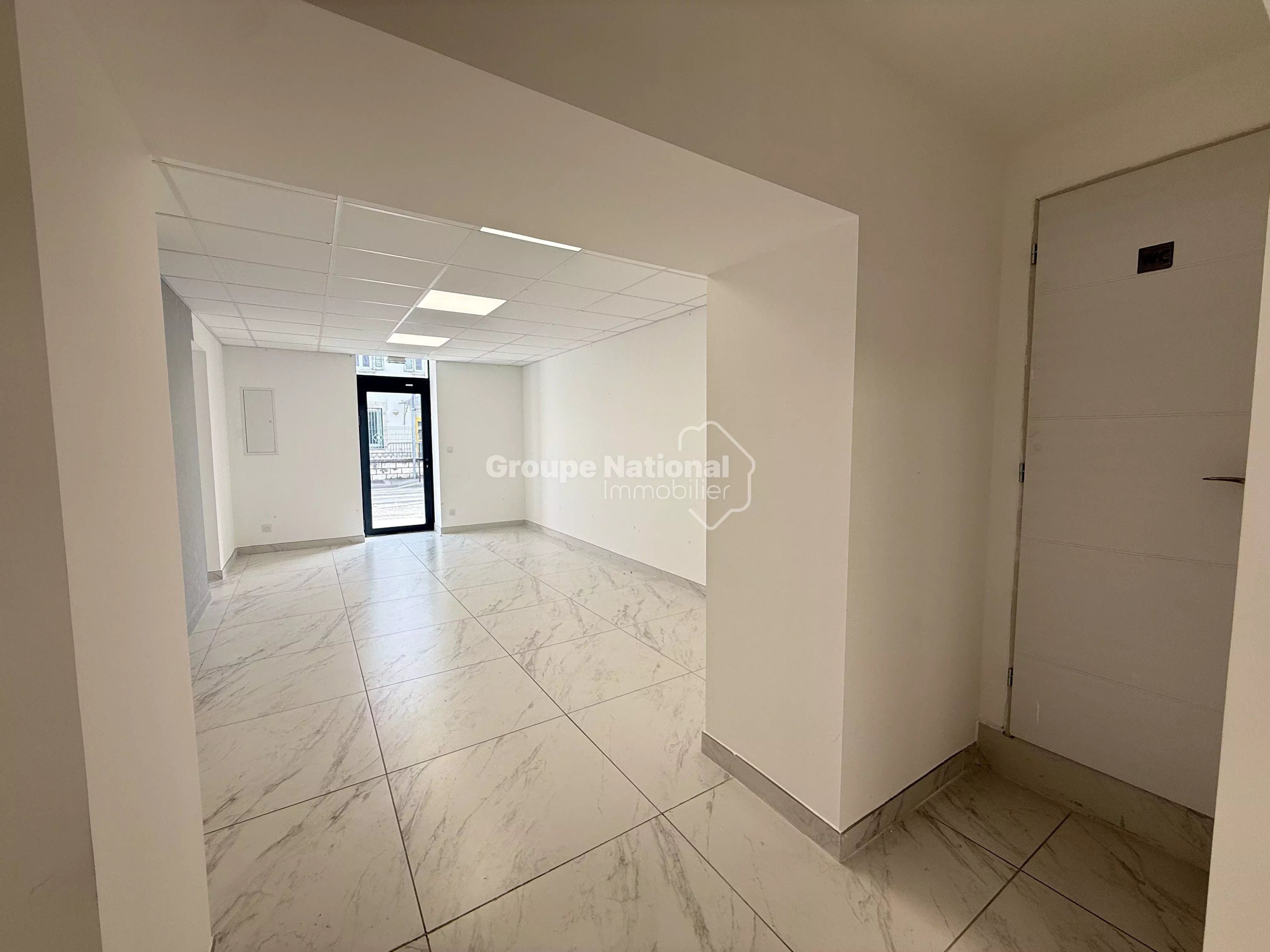 AVIGNON (MONTFAVET) - 35M² COMMERCIAL PREMISES