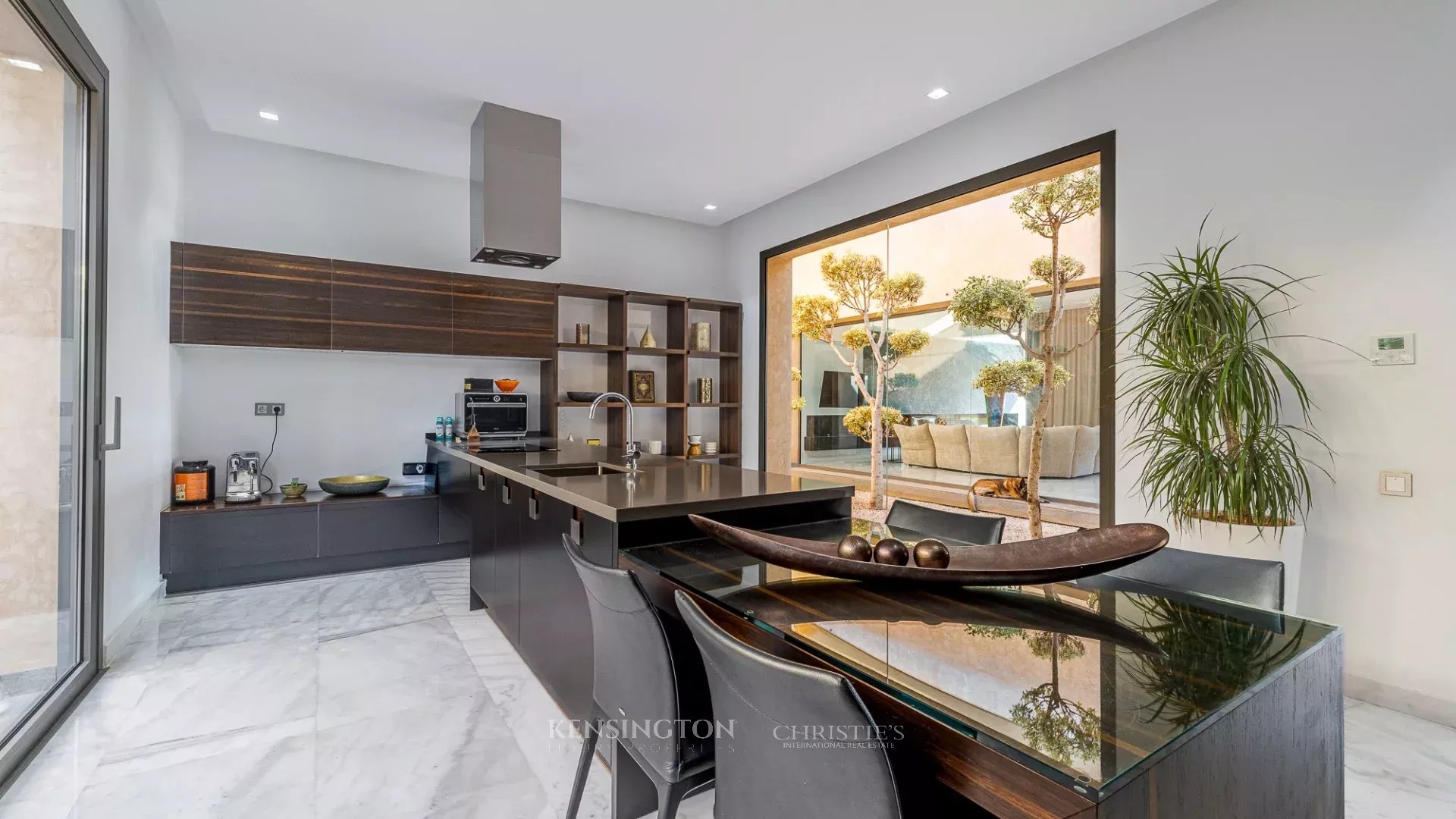 6 Bedroom Villa/Townhouse's Image 31