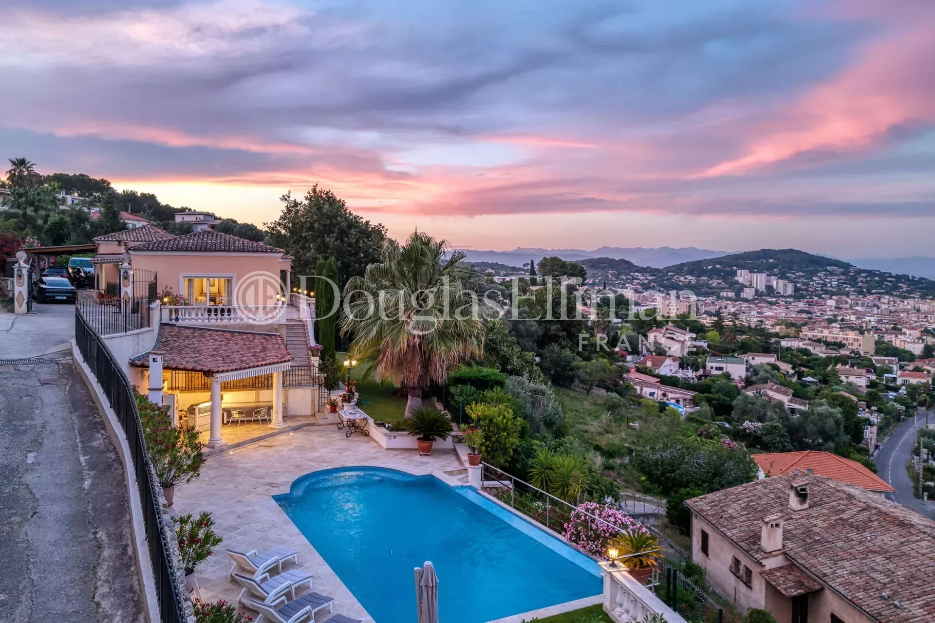 VALLAURIS / SUPER CANNES – Superbe villa de style méditerranéenne - Image nᵒ3