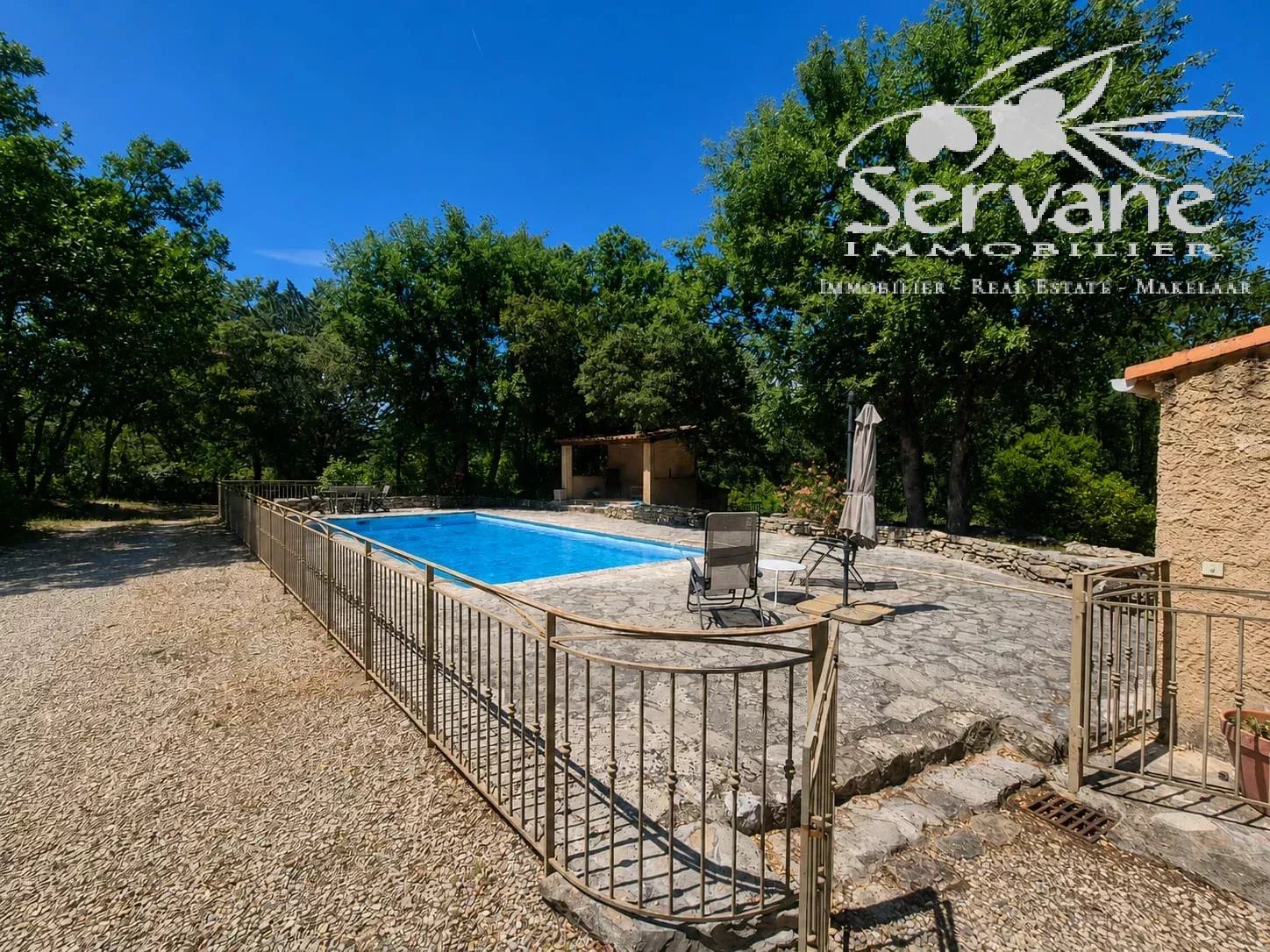 Character property with Provençal charm