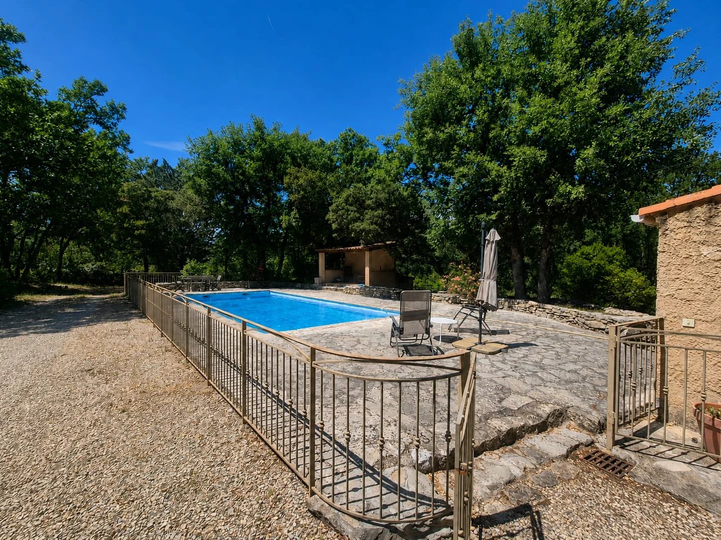Character property with Provençal charm