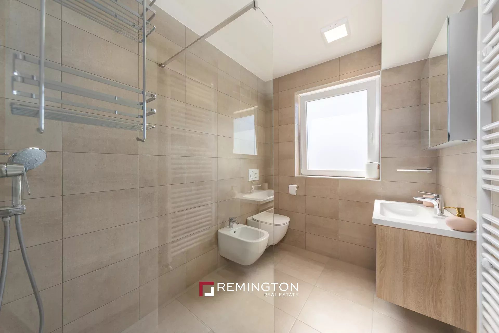 6 Bedroom Villa/Townhouse's Image 11