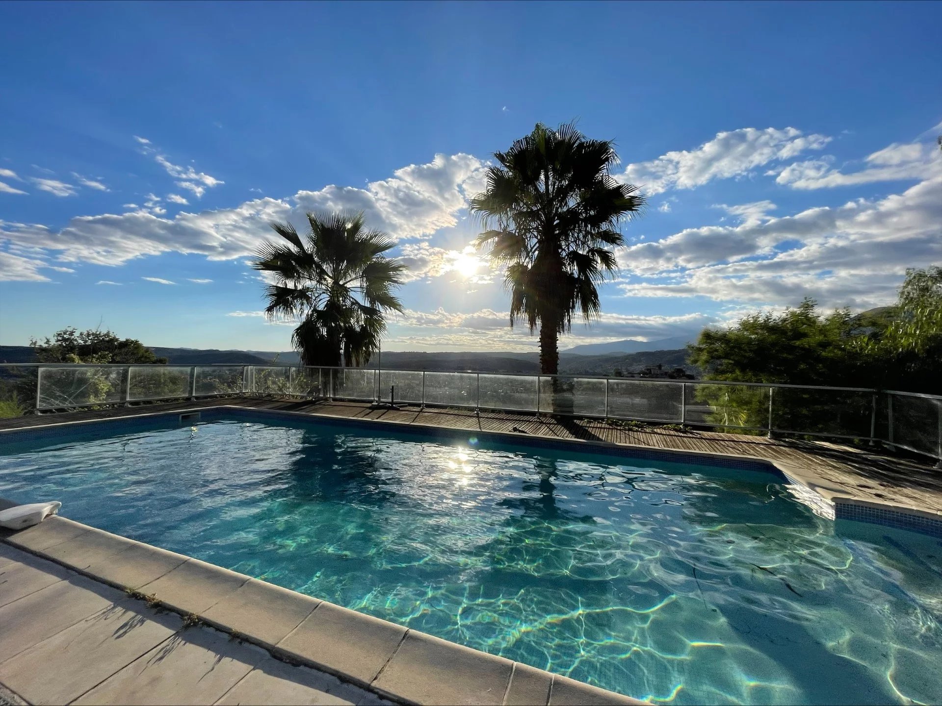 SAINT PAUL DE VENCE, villa provençale de 250m2 avec piscine