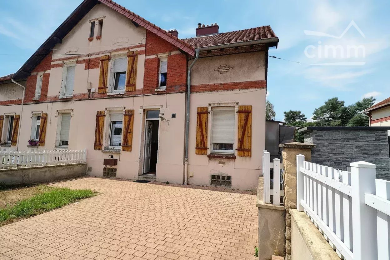 Maison Mitoyenne de 75 m² 3 chambres avec jardin, proche écoles et commodités
