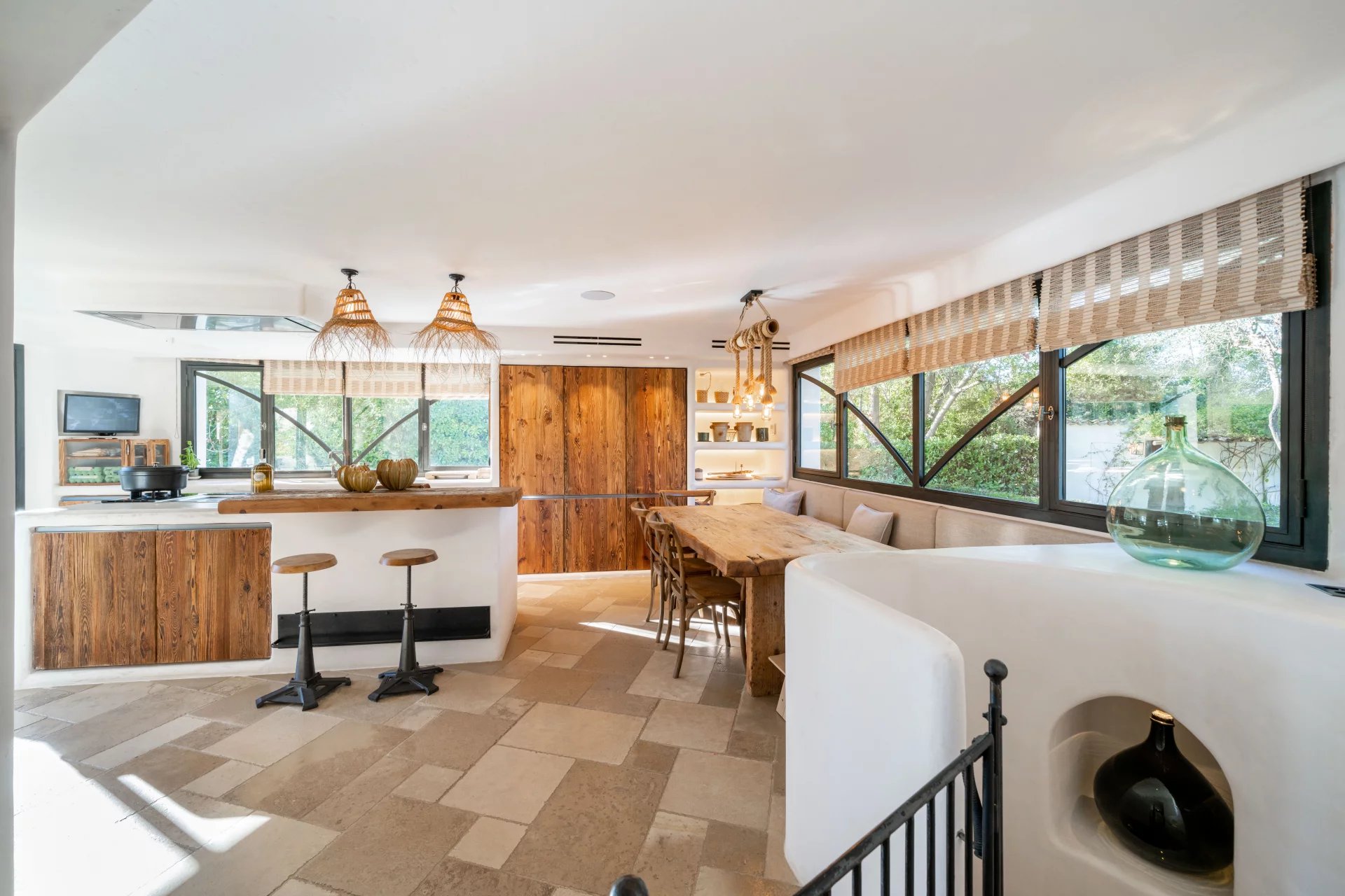 MOUGINS  - SUPERBE PROPRIETE - ADRESSE RECHERCHEE - picture 3