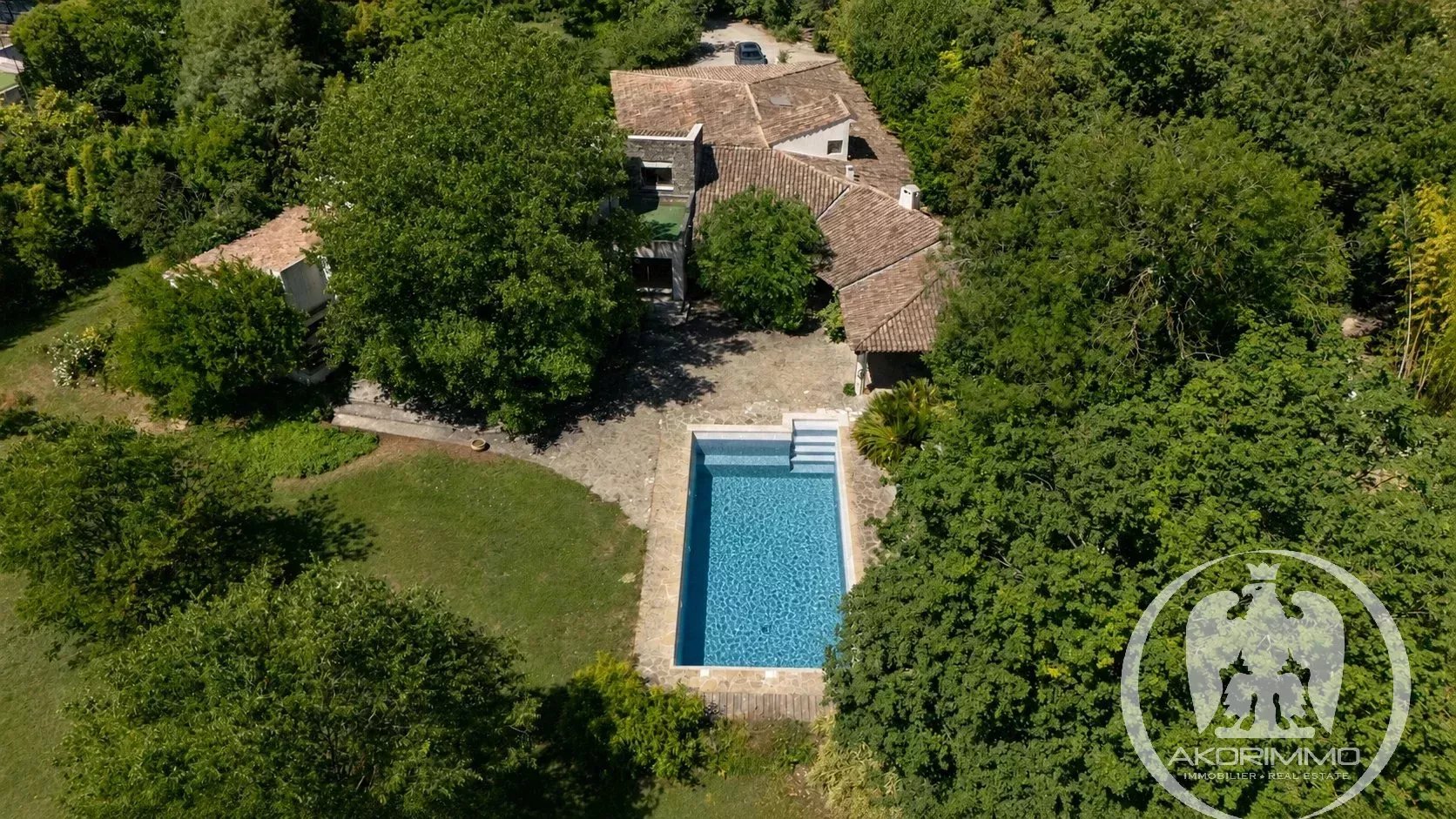Casa  - 7 piezas  - 261.0 m² -  1.820.000 € - A la venta