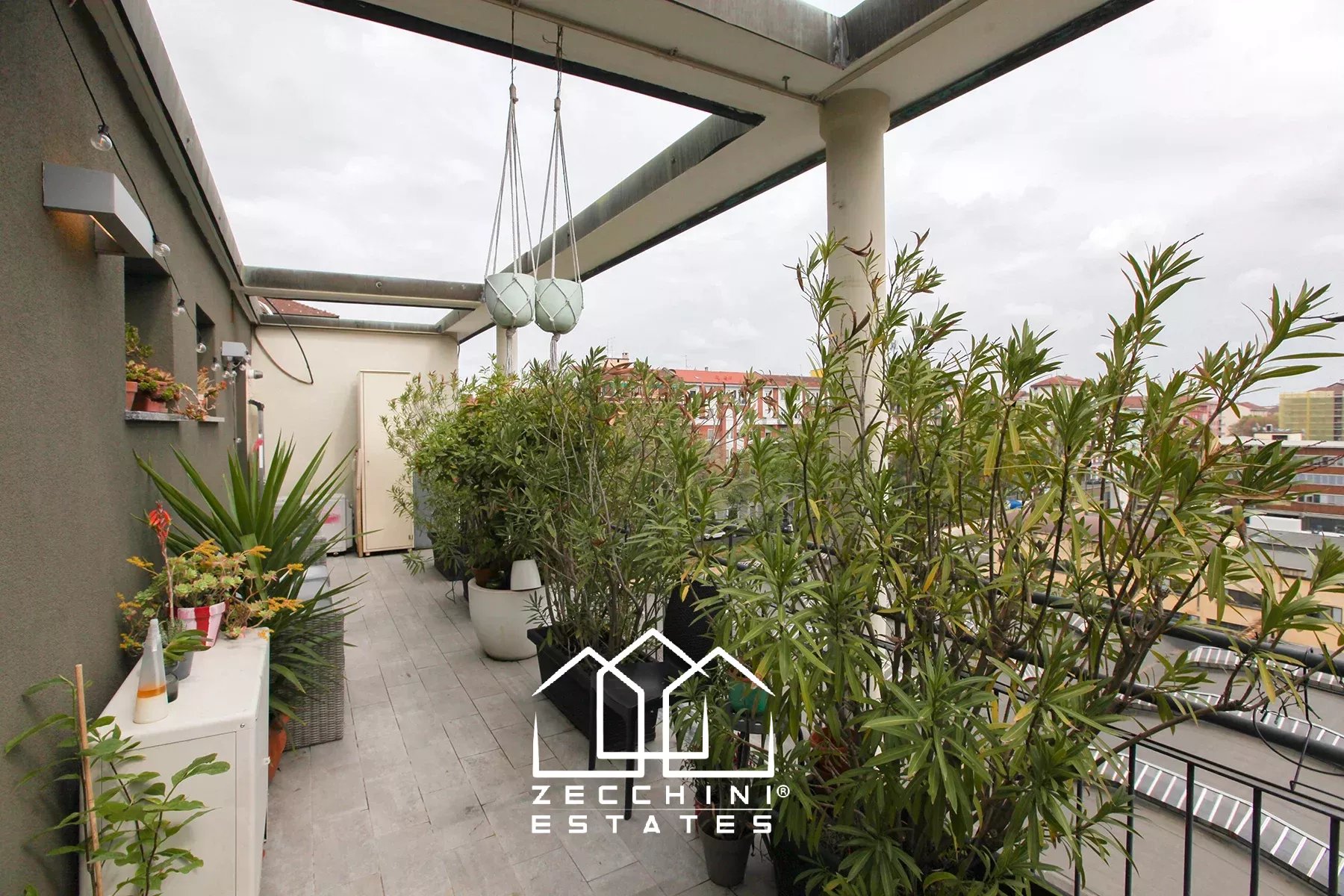 Pleasant one-bedroom with large terrace.