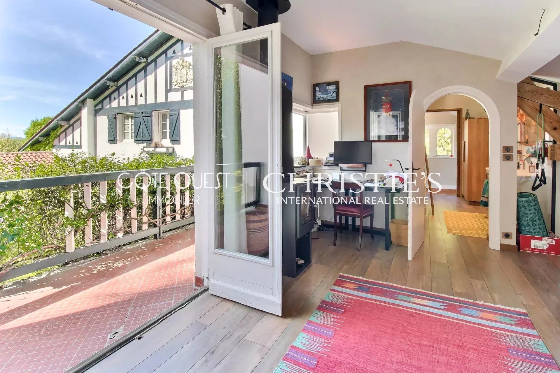 6 Bedroom Villa/Townhouse's Image 9