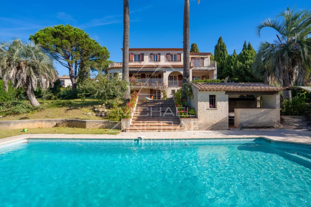 Villa for sale in Sainte Maxime — Luxury Villa Sainte-Maxime | Sea View Family Estate Saint-Tropez