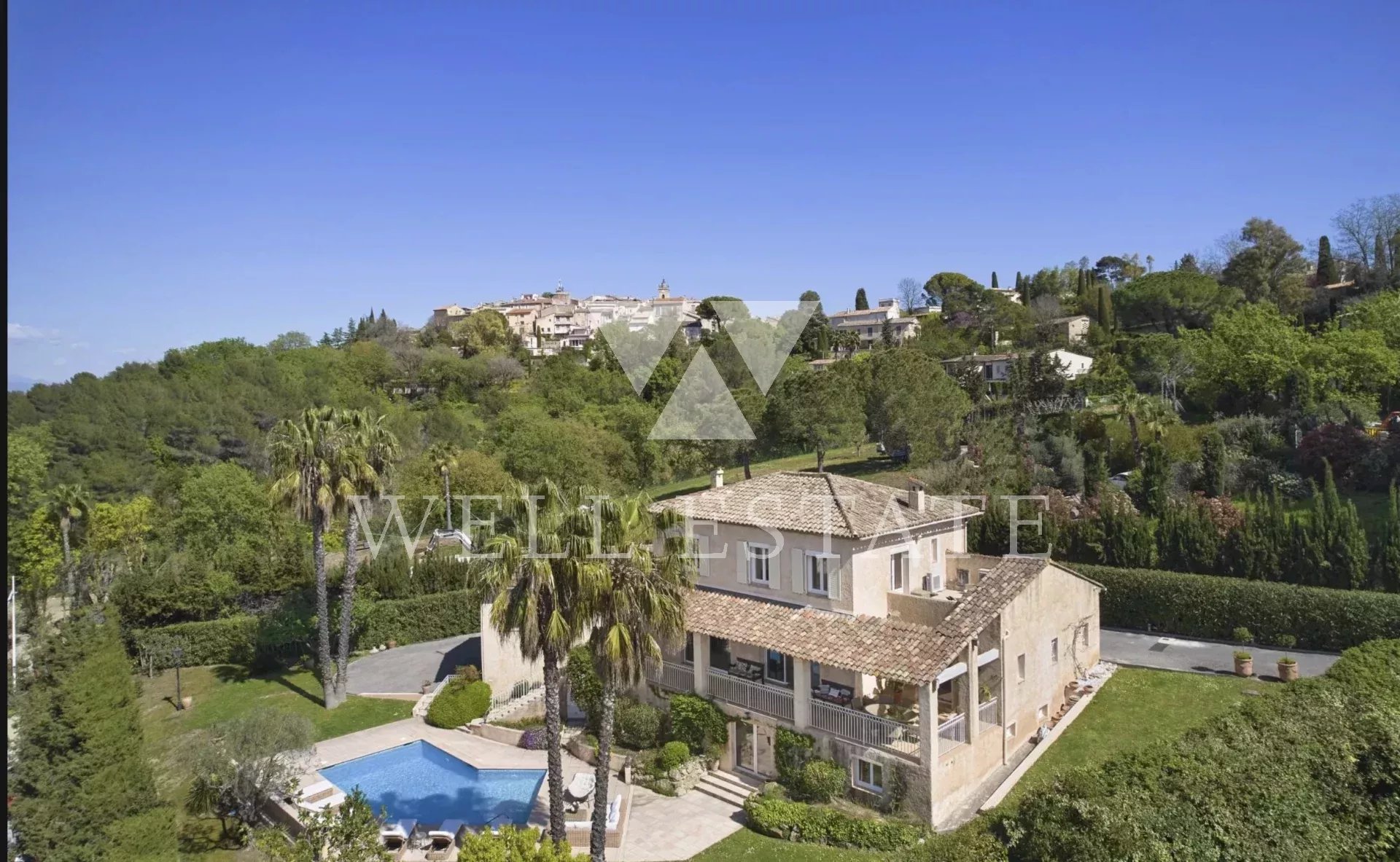 MOUGINS VILLAGE - VERY RARE PROVENCAL VILLA WITH PANORAMIC VIEWS