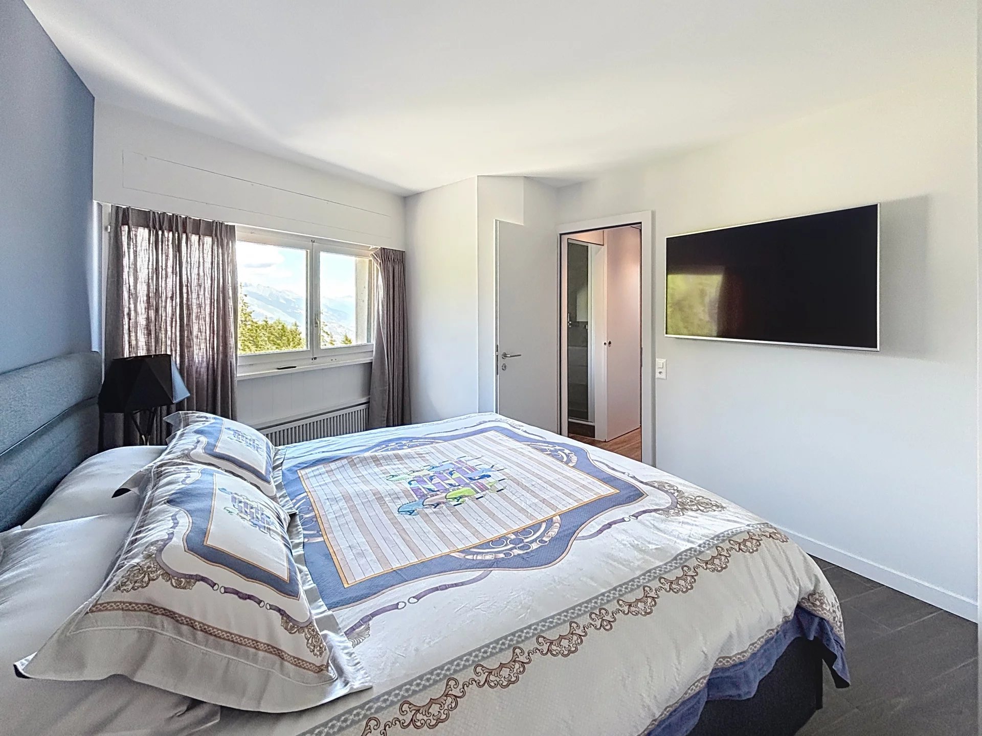 Deux magnifiques appartements de standing reliés avec une avec une vue panoramique sur les Alpes