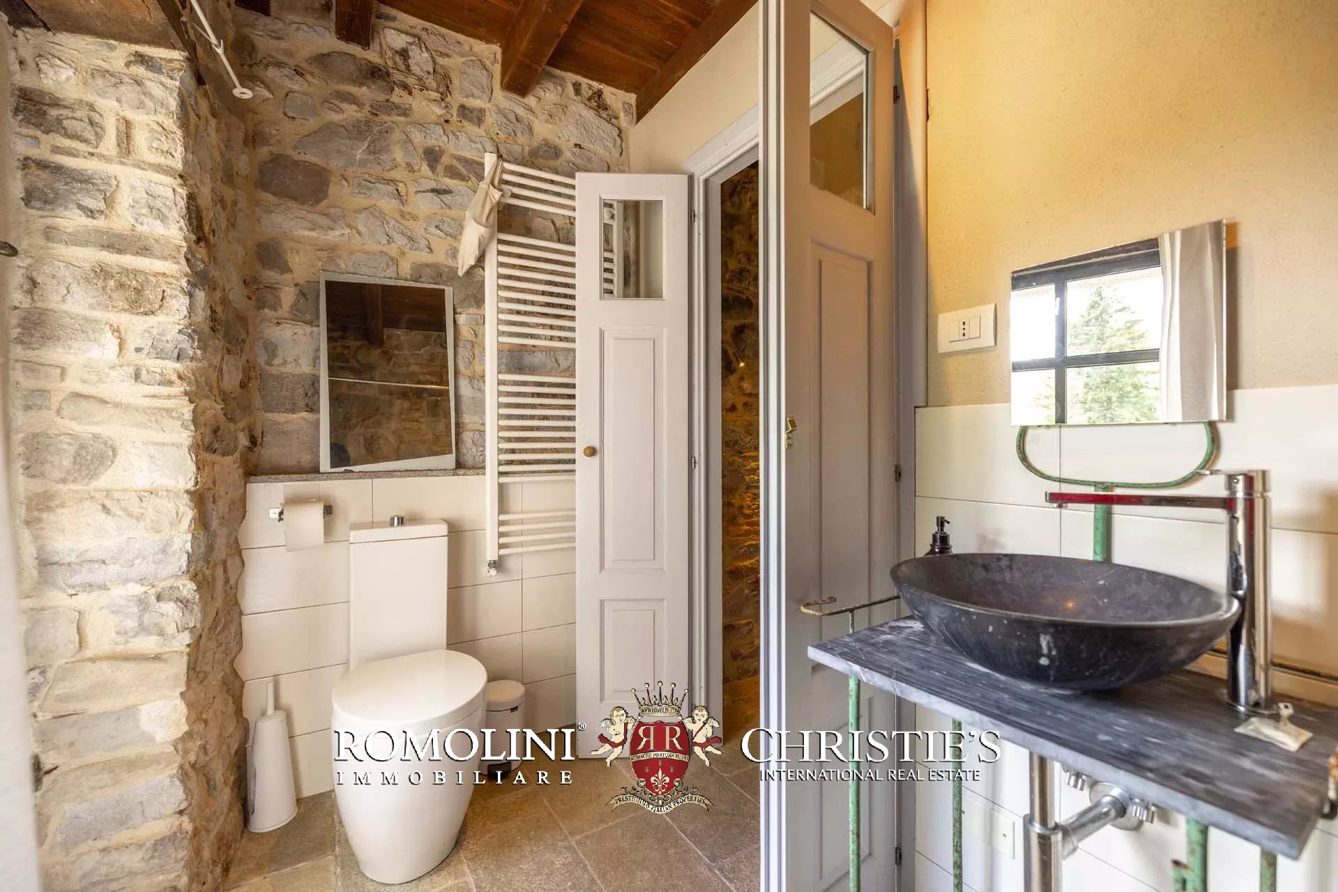10 Bedroom Villa/Townhouse's Image 38
