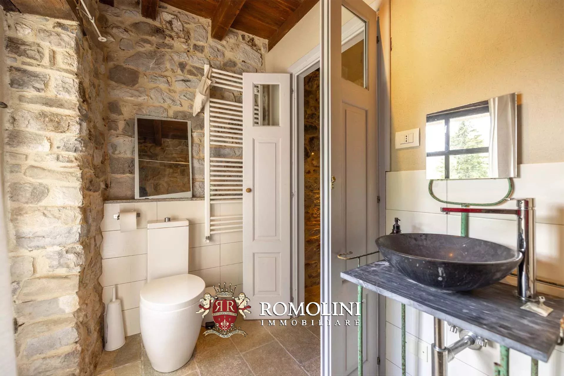 10 Bedroom Villa/Townhouse's Image 38