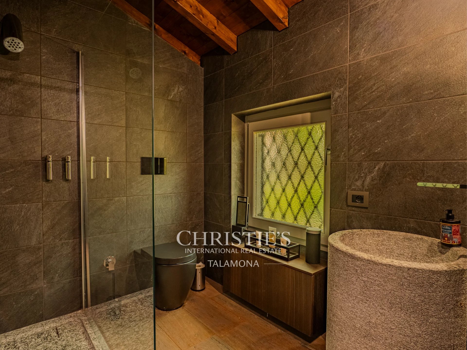 6 Bedroom Villa/Townhouse's Image 37