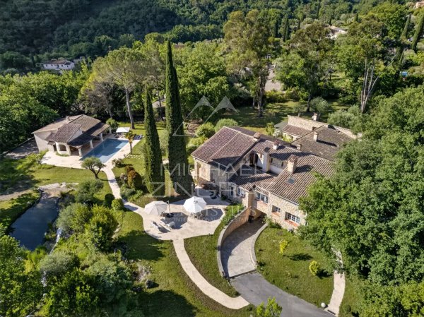 A charming, fully renovated estate in the heart of the countryside — photo 1