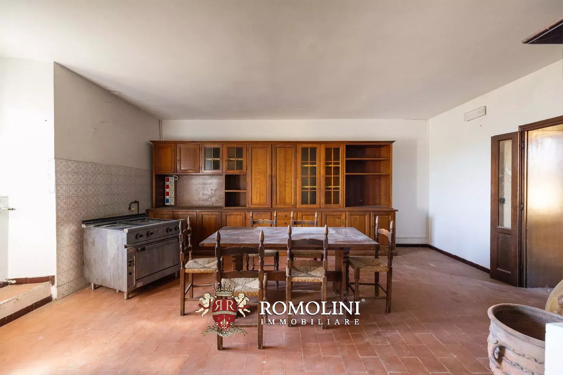 8 Bedroom Villa/Townhouse's Image 30